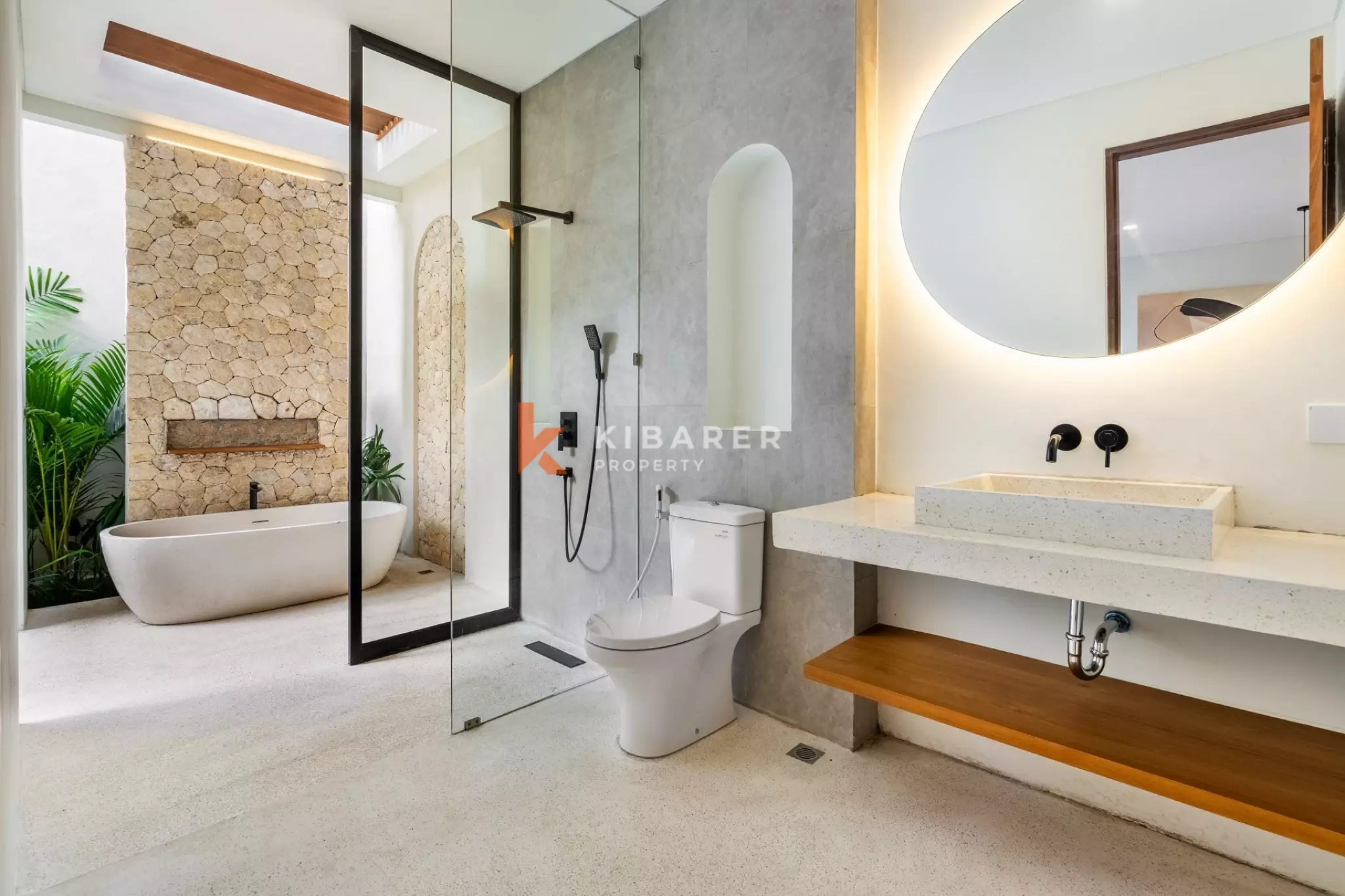Elegant Family Four-Bedrooms Villa with Dual Kitchens in Ungasan