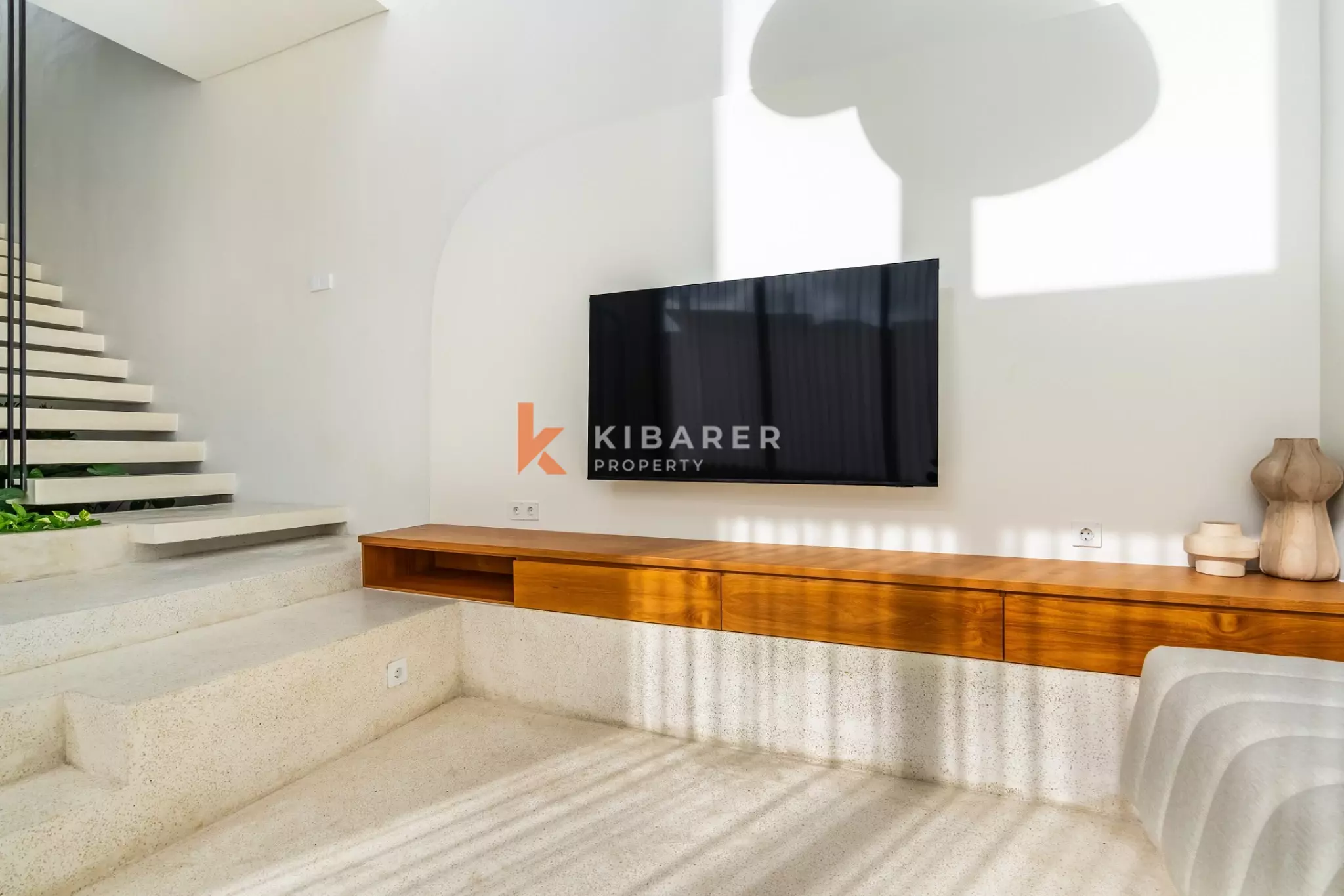 Elegant Family Four-Bedrooms Villa with Dual Kitchens in Ungasan