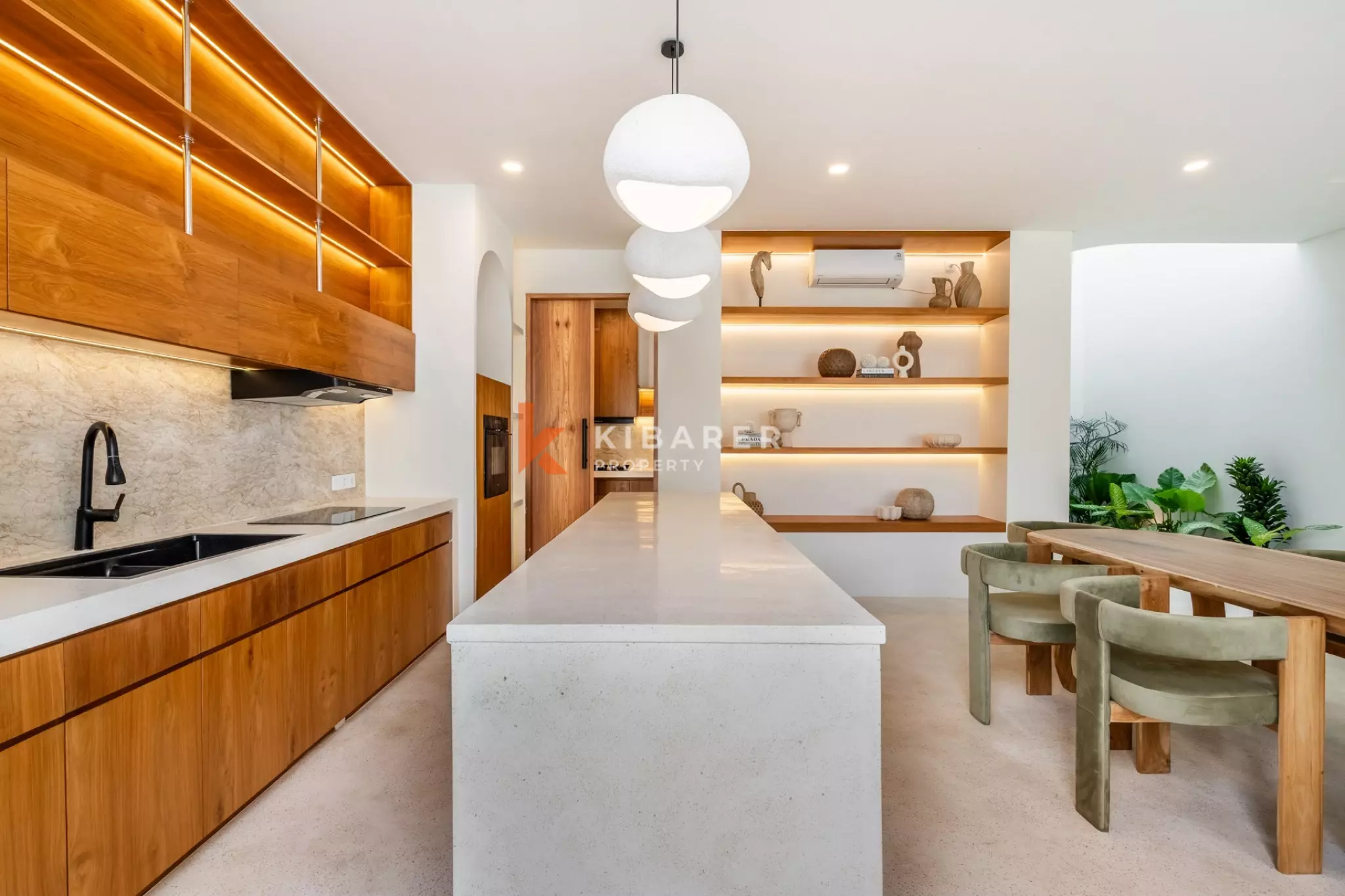 Elegant Family Four-Bedrooms Villa with Dual Kitchens in Ungasan