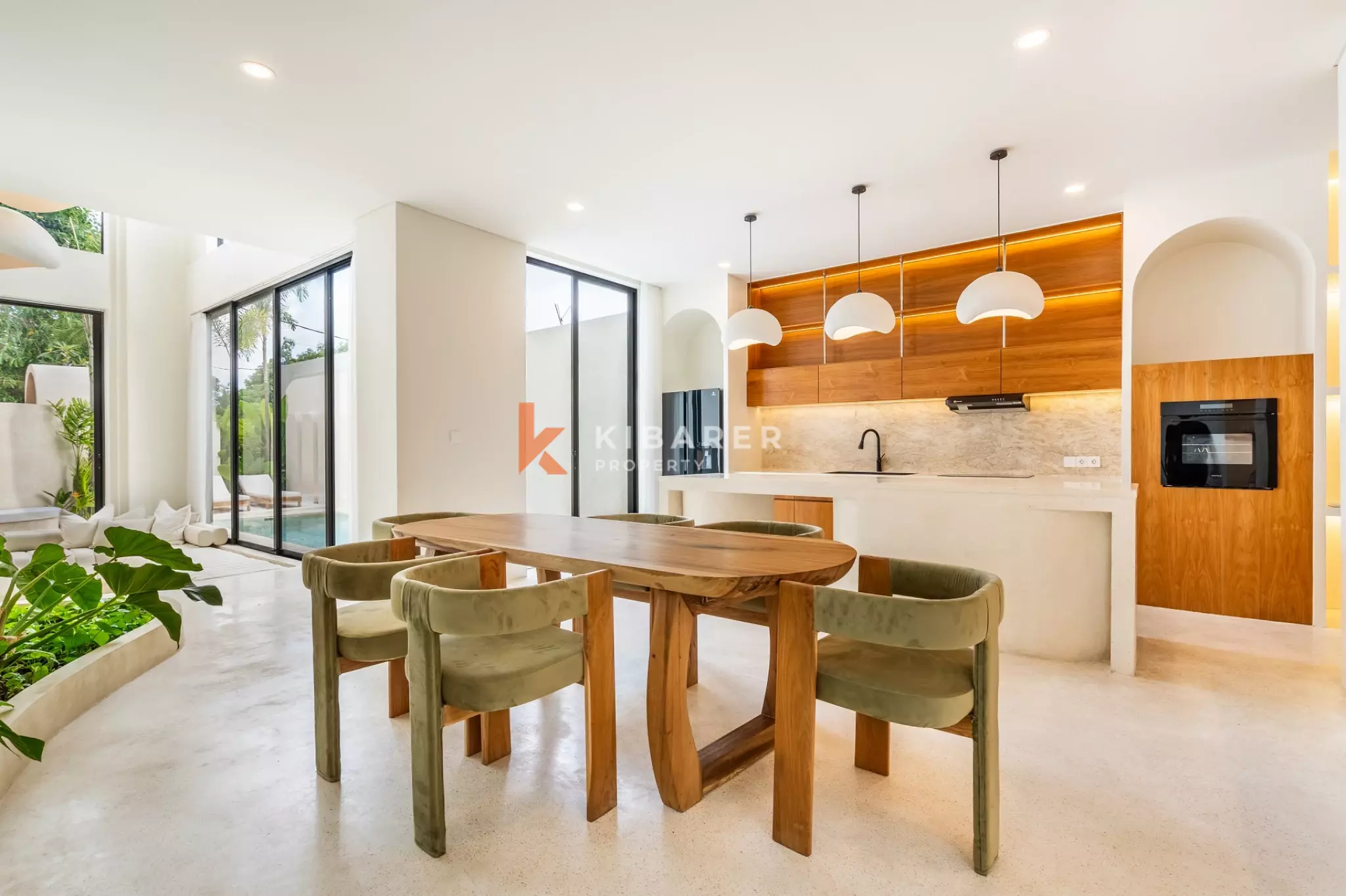 Elegant Family Four-Bedrooms Villa with Dual Kitchens in Ungasan
