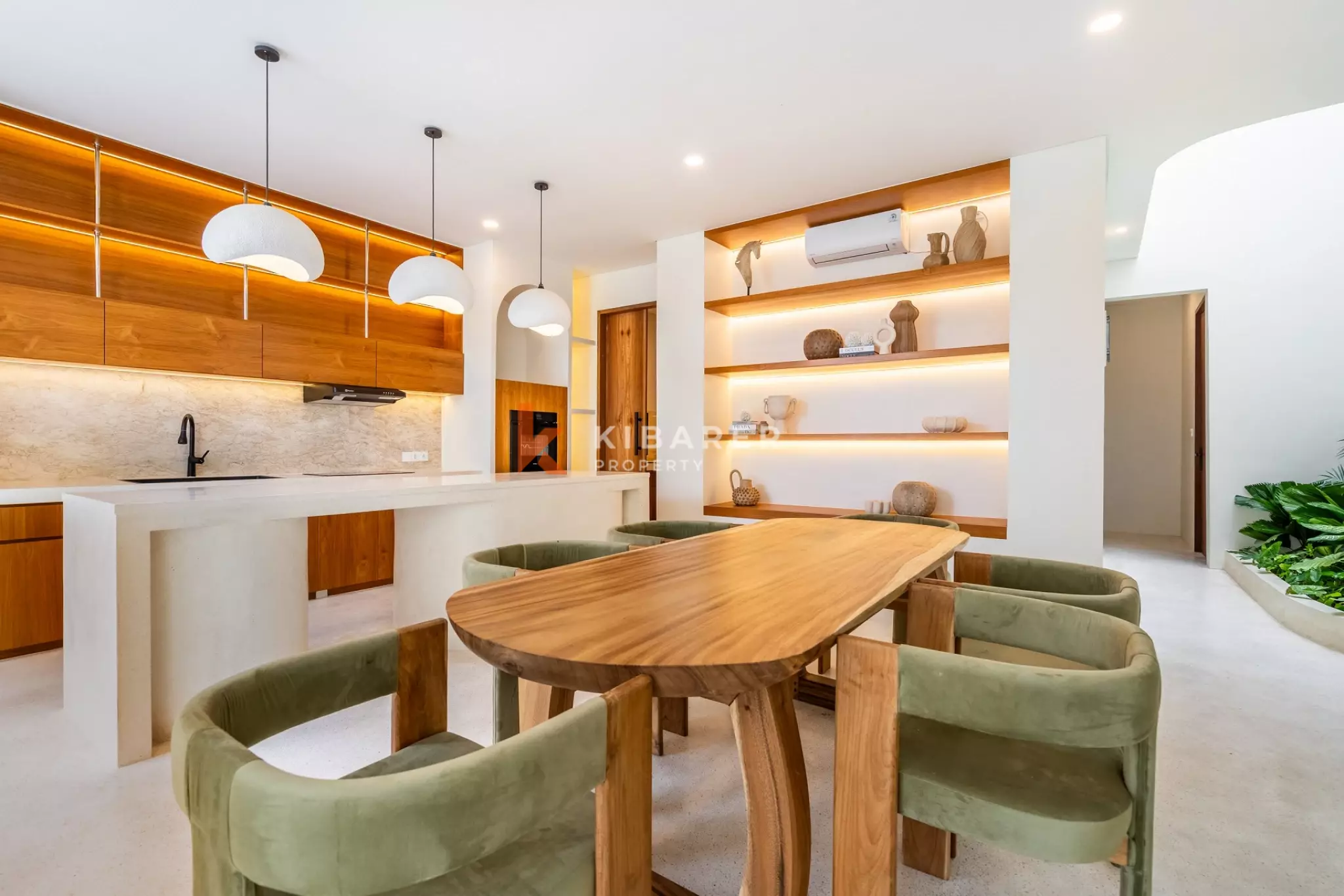 Elegant Family Four-Bedrooms Villa with Dual Kitchens in Ungasan