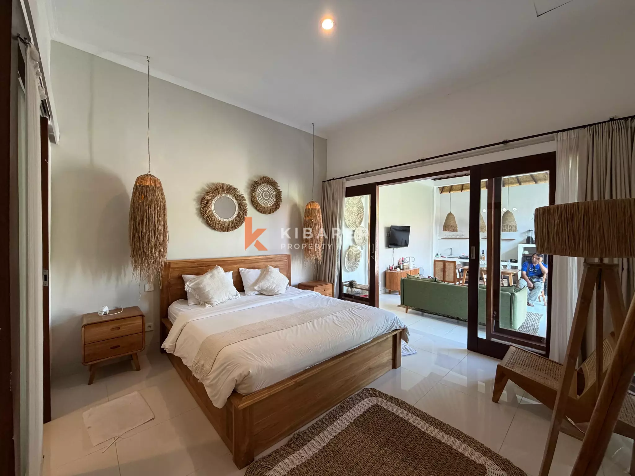 Vila Modern Nyaman dengan Dua Kamar Tidur dan Ruang Tamu Terbuka di Lokasi Strategis Pererenan