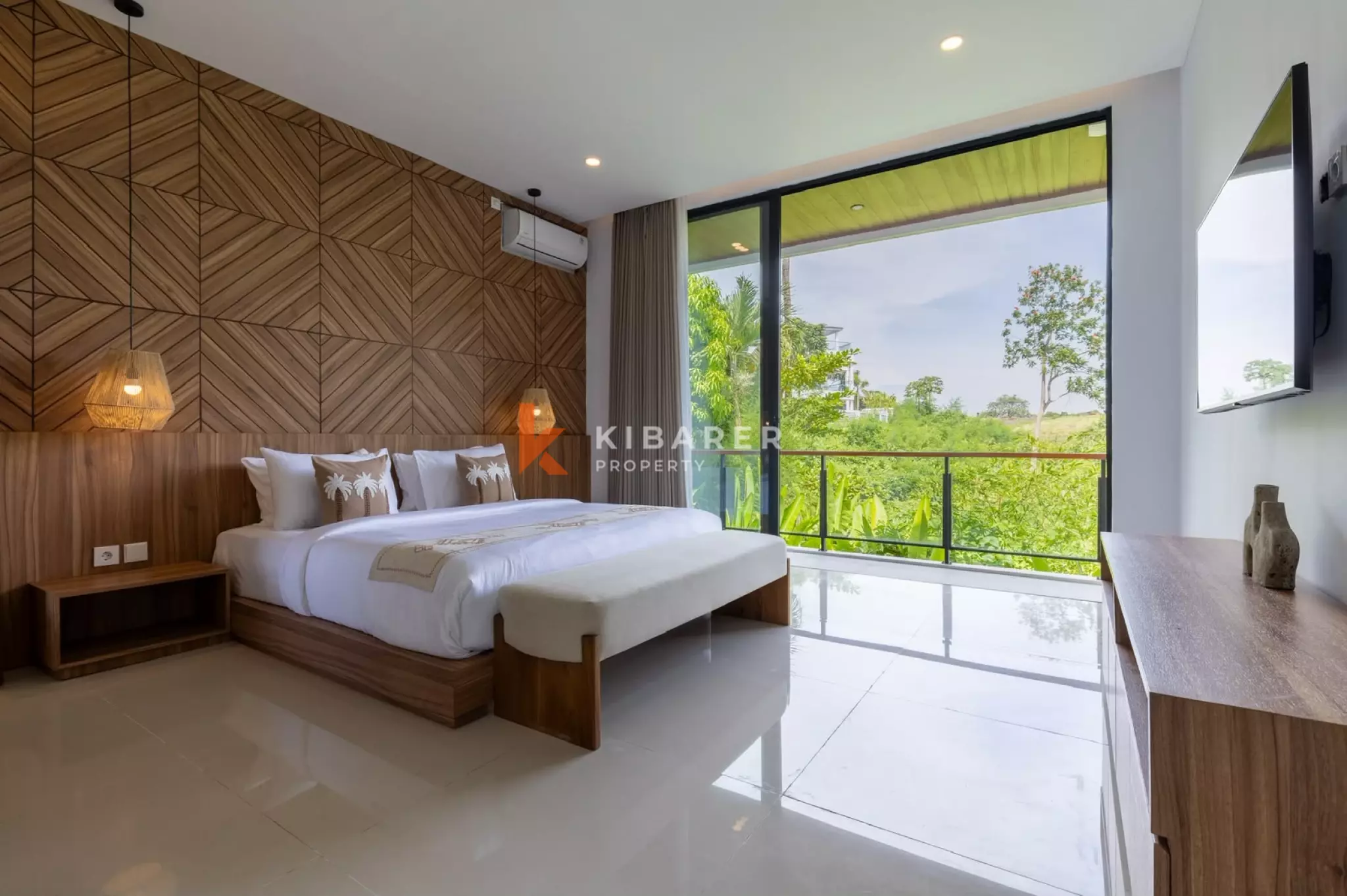 Vila Tertutup Empat Kamar Tidur dengan Balkon Menghadap Matahari Terbenam di Lokasi Strategis Tumbak Bayuh