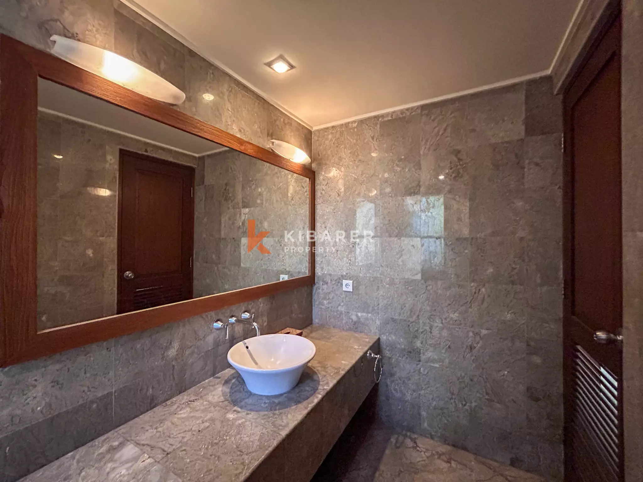 Elegant Four-Bedroom Tropical Oasis with Lush Garden and Private Pool in Umalas