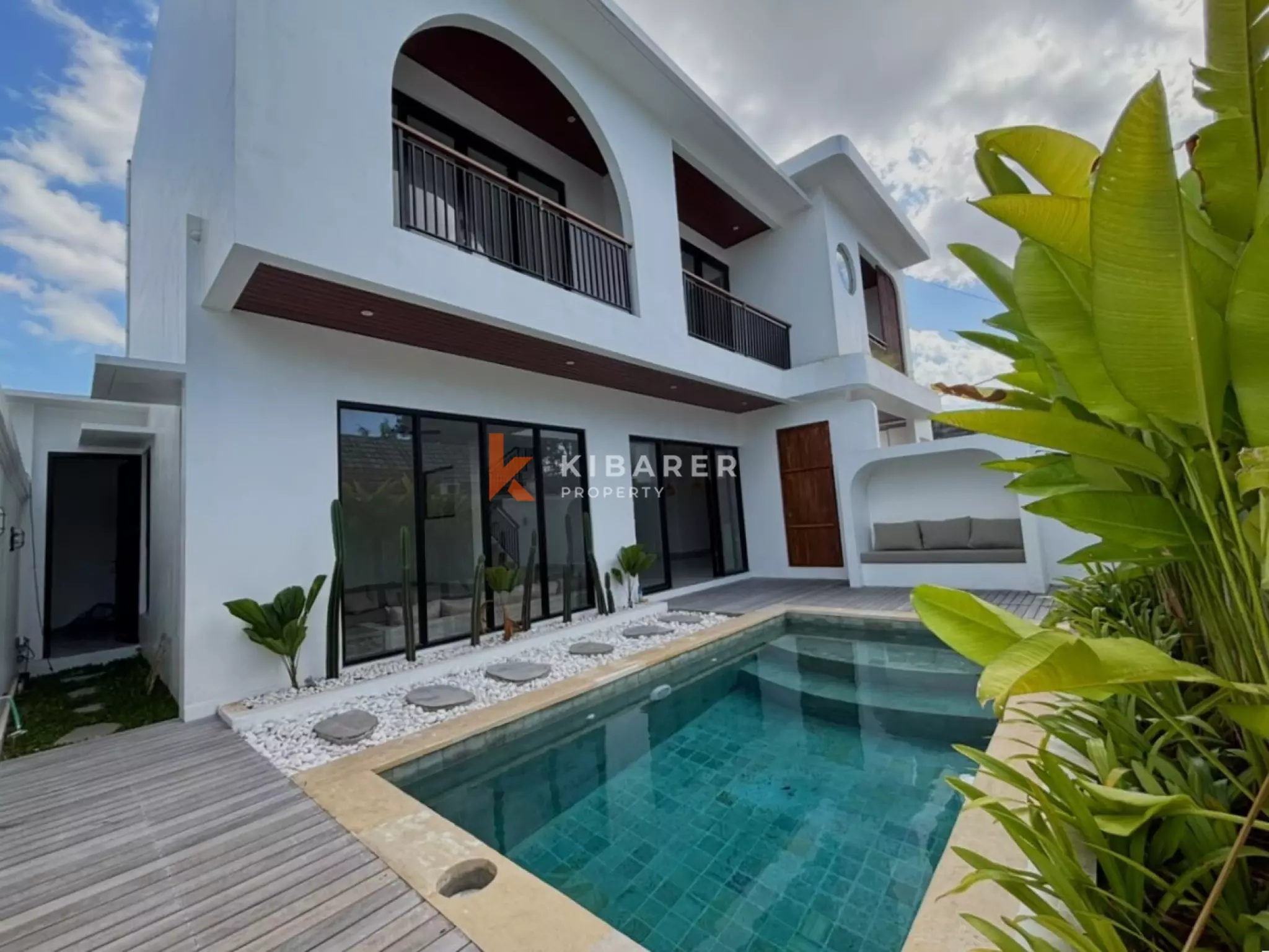 Villa moderne non meublée de 2 chambres idéale pour une résidence principale à Berawa