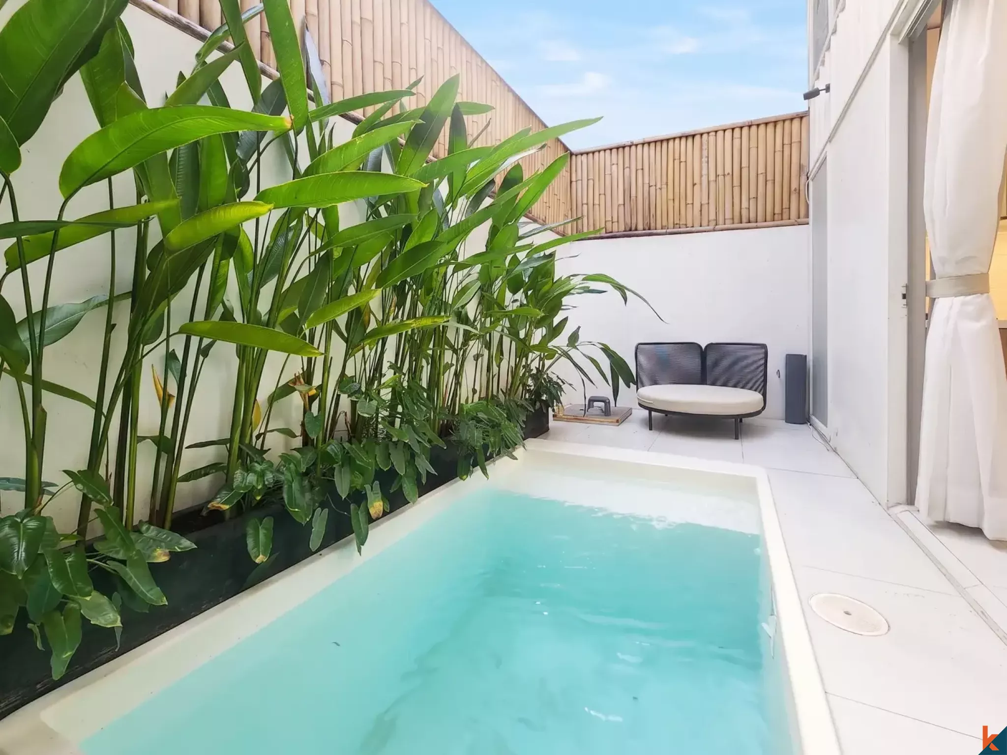 One bedroom loft style leasehold property in fashionable Bingin area