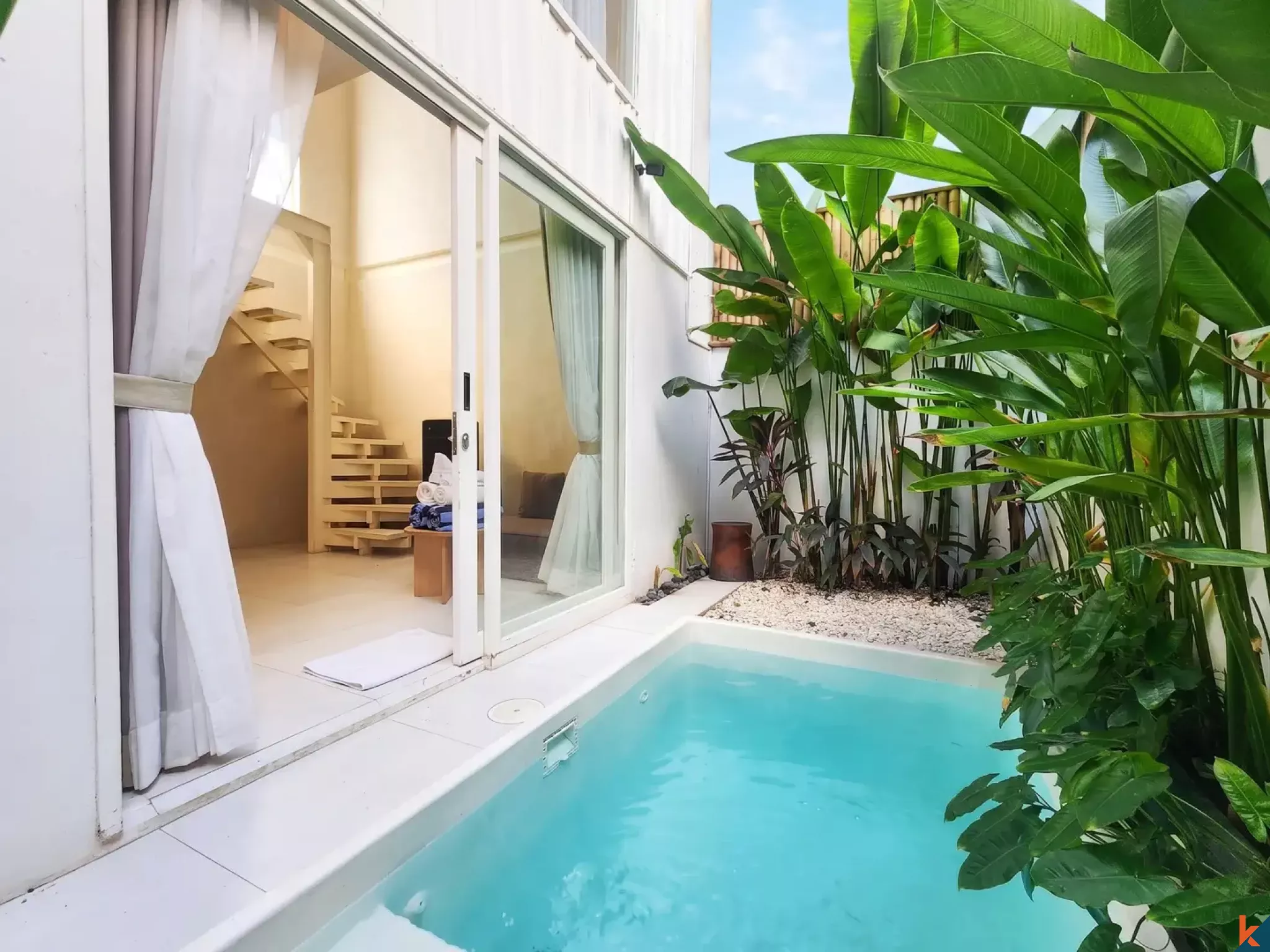 One bedroom loft style leasehold property in fashionable Bingin area