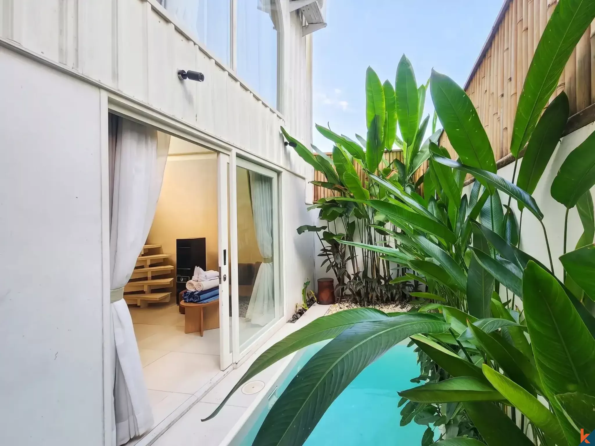 One bedroom loft style leasehold property in fashionable Bingin area