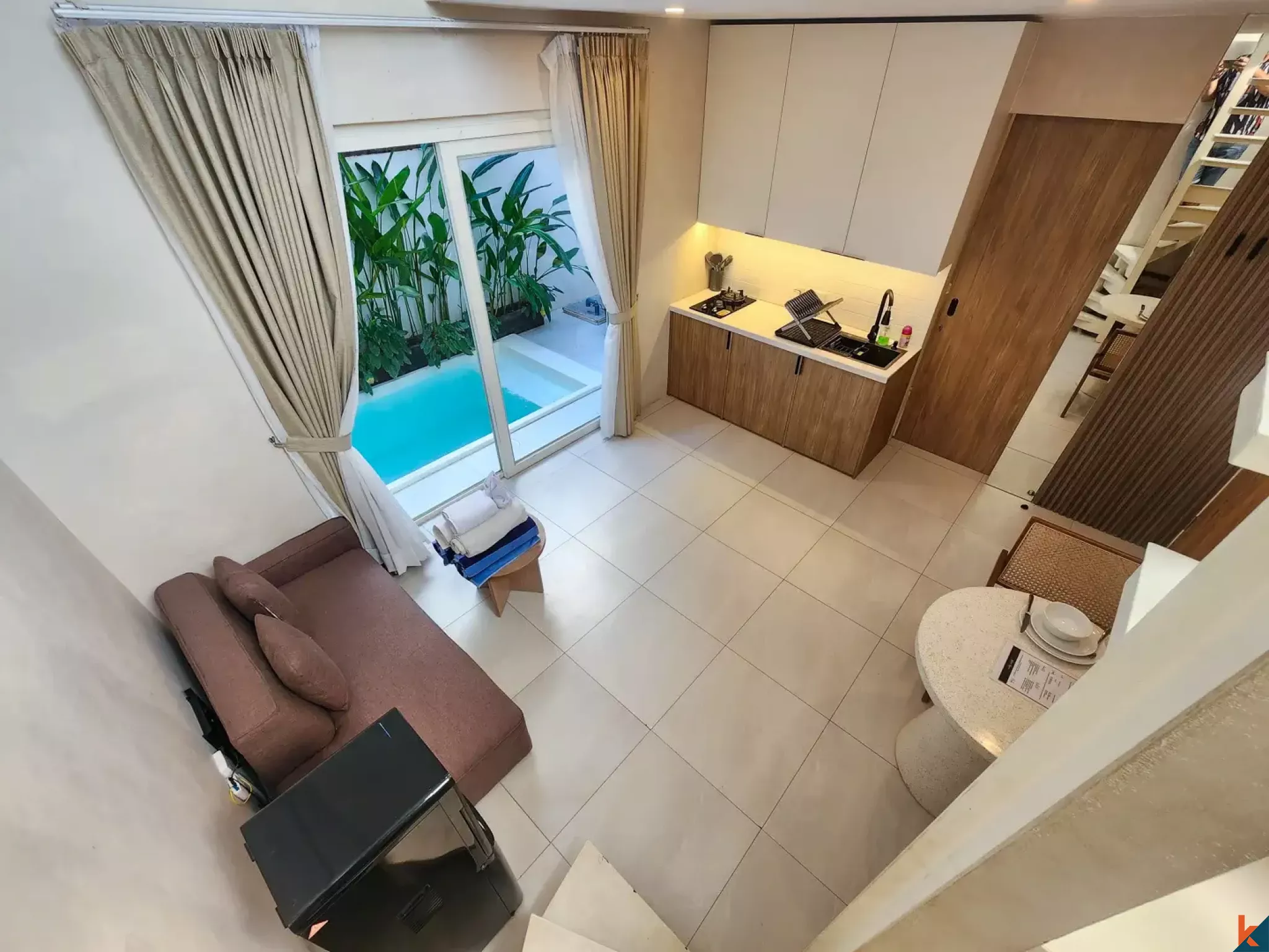 One bedroom loft style leasehold property in fashionable Bingin area