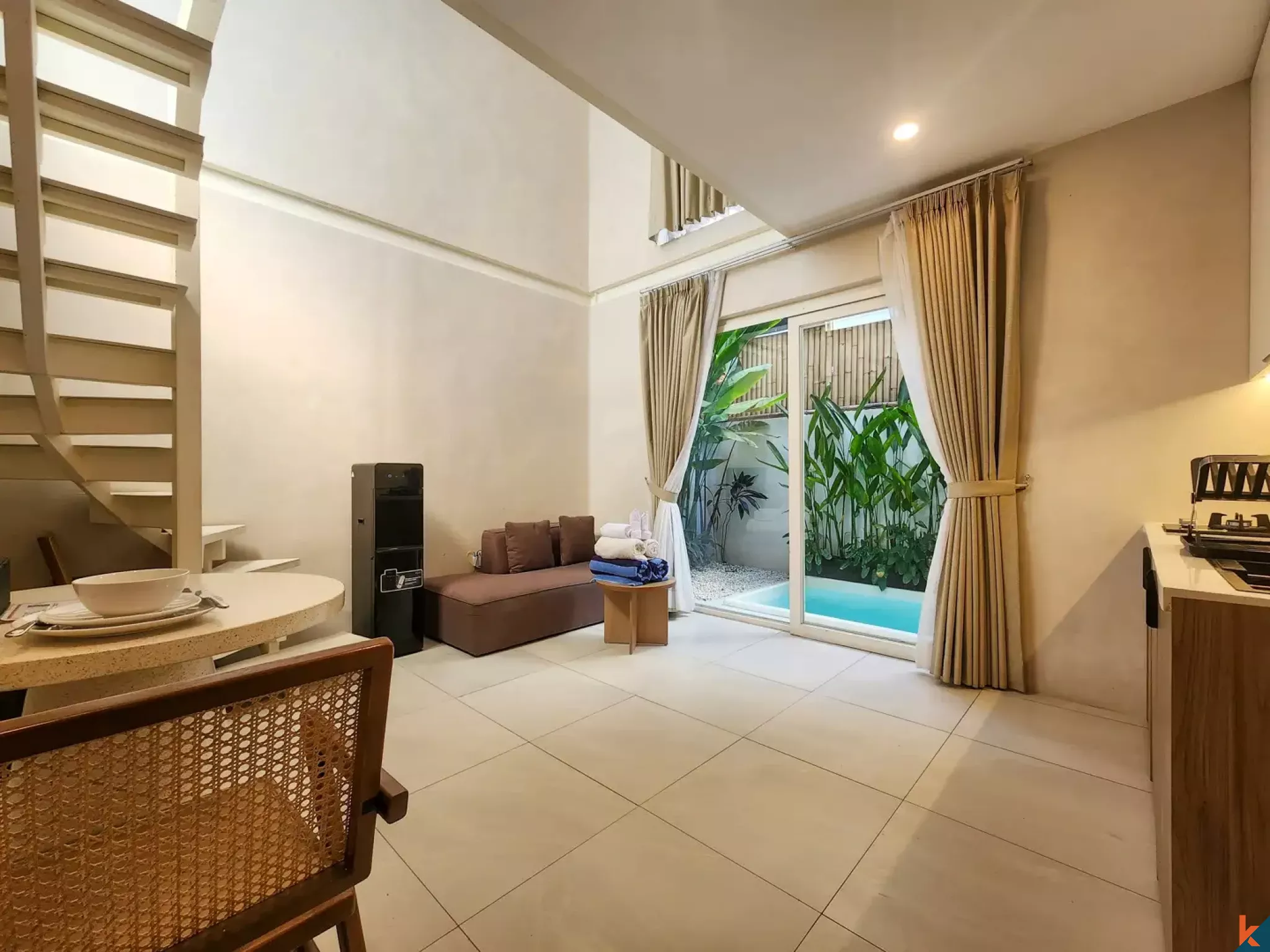 One bedroom loft style leasehold property in fashionable Bingin area