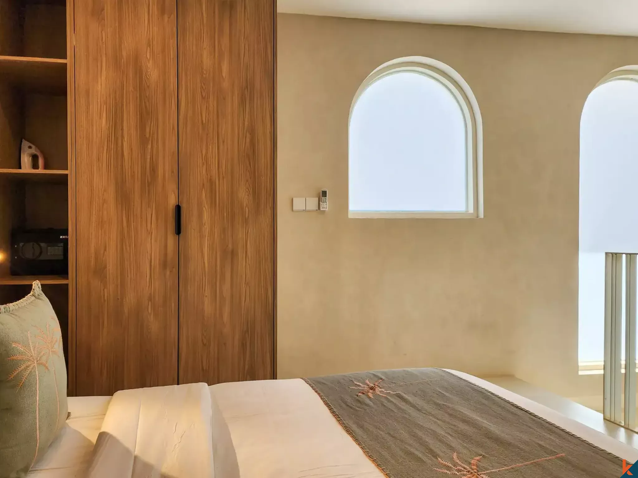 One bedroom loft style leasehold property in fashionable Bingin area
