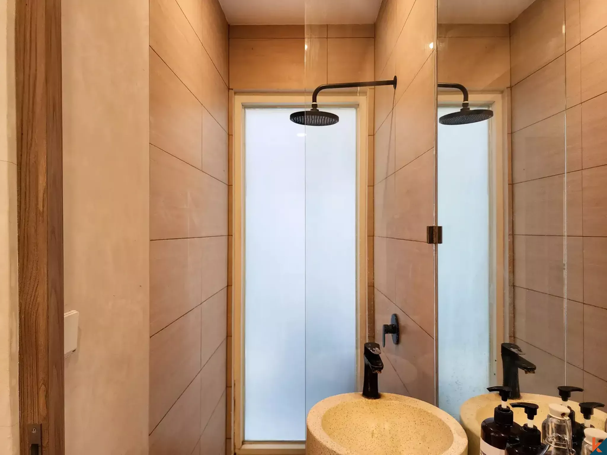 One bedroom loft style leasehold property in fashionable Bingin area