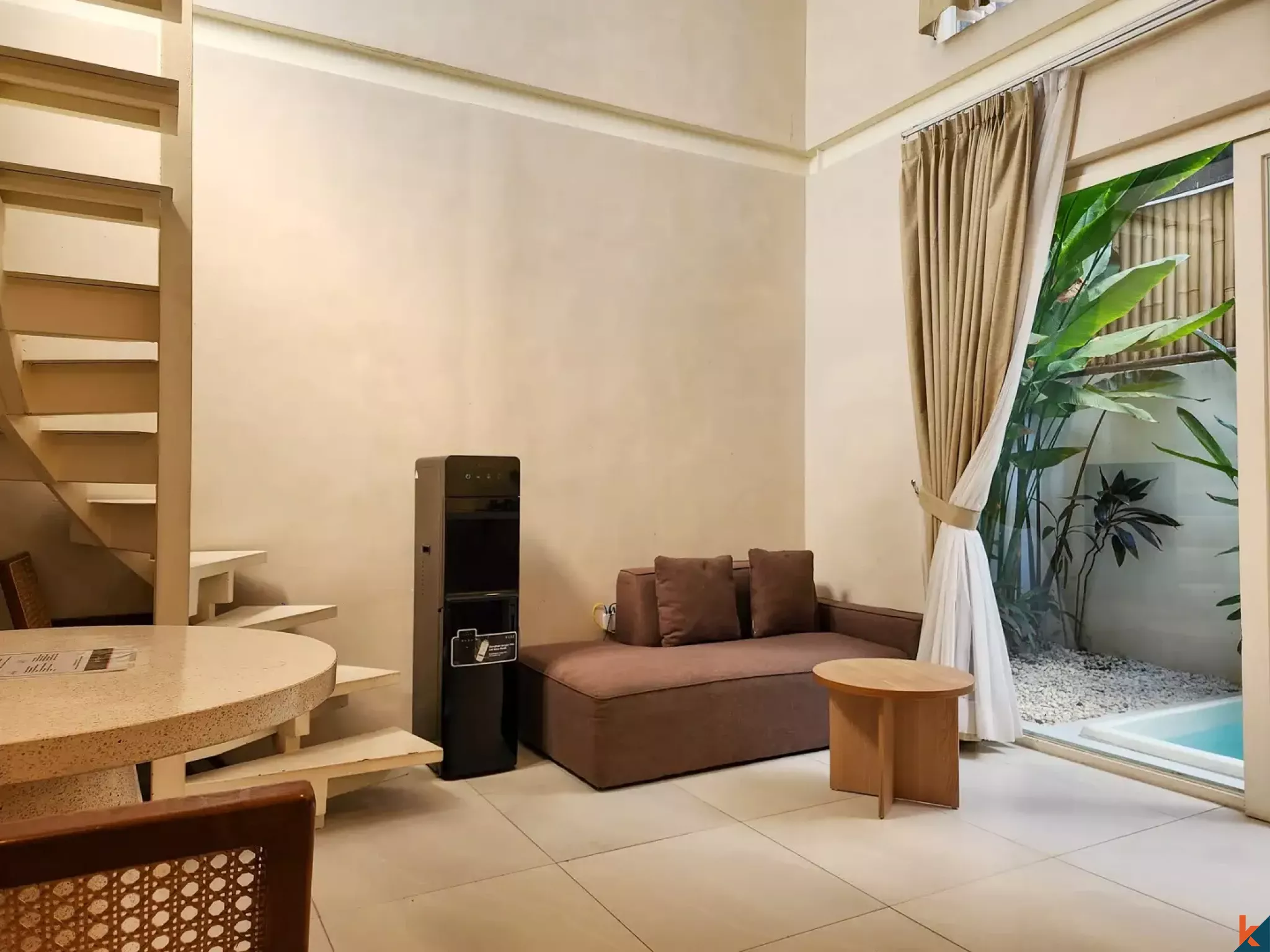 One bedroom loft style leasehold property in fashionable Bingin area