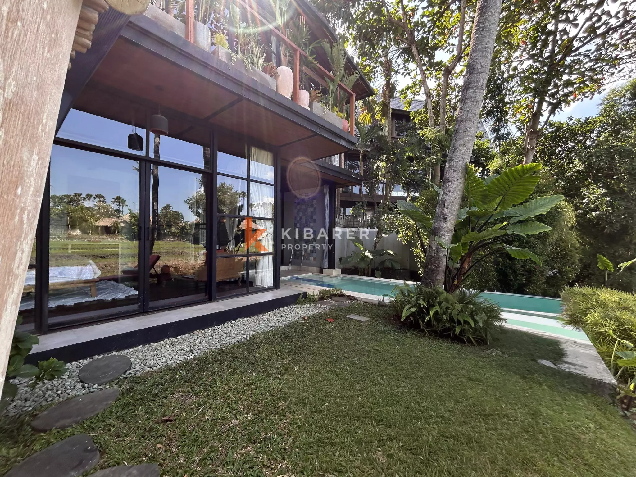 Élégante villa tropicale sur deux niveaux avec piscine privée à Seseh