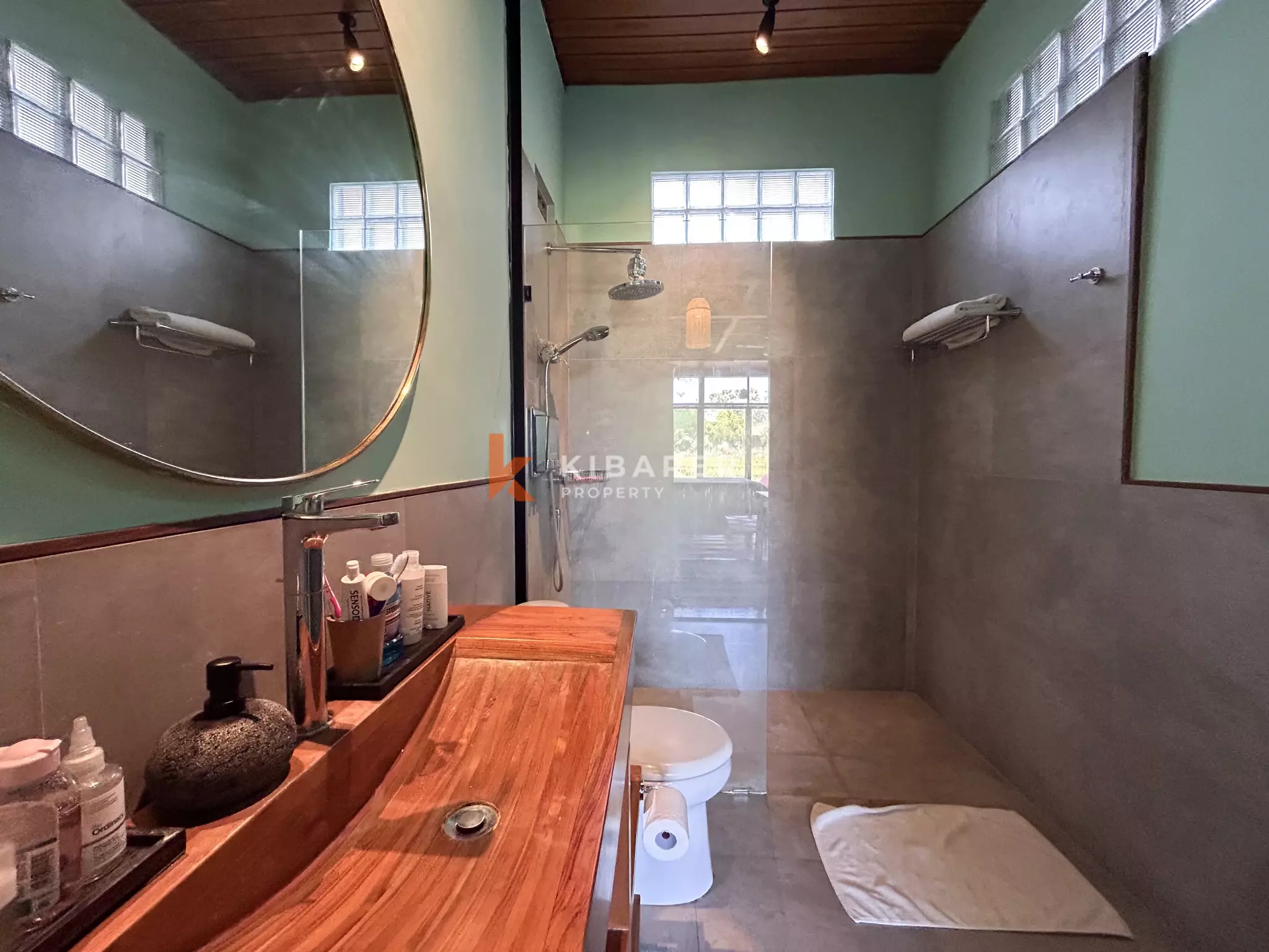 Élégante villa tropicale sur deux niveaux avec piscine privée à Seseh