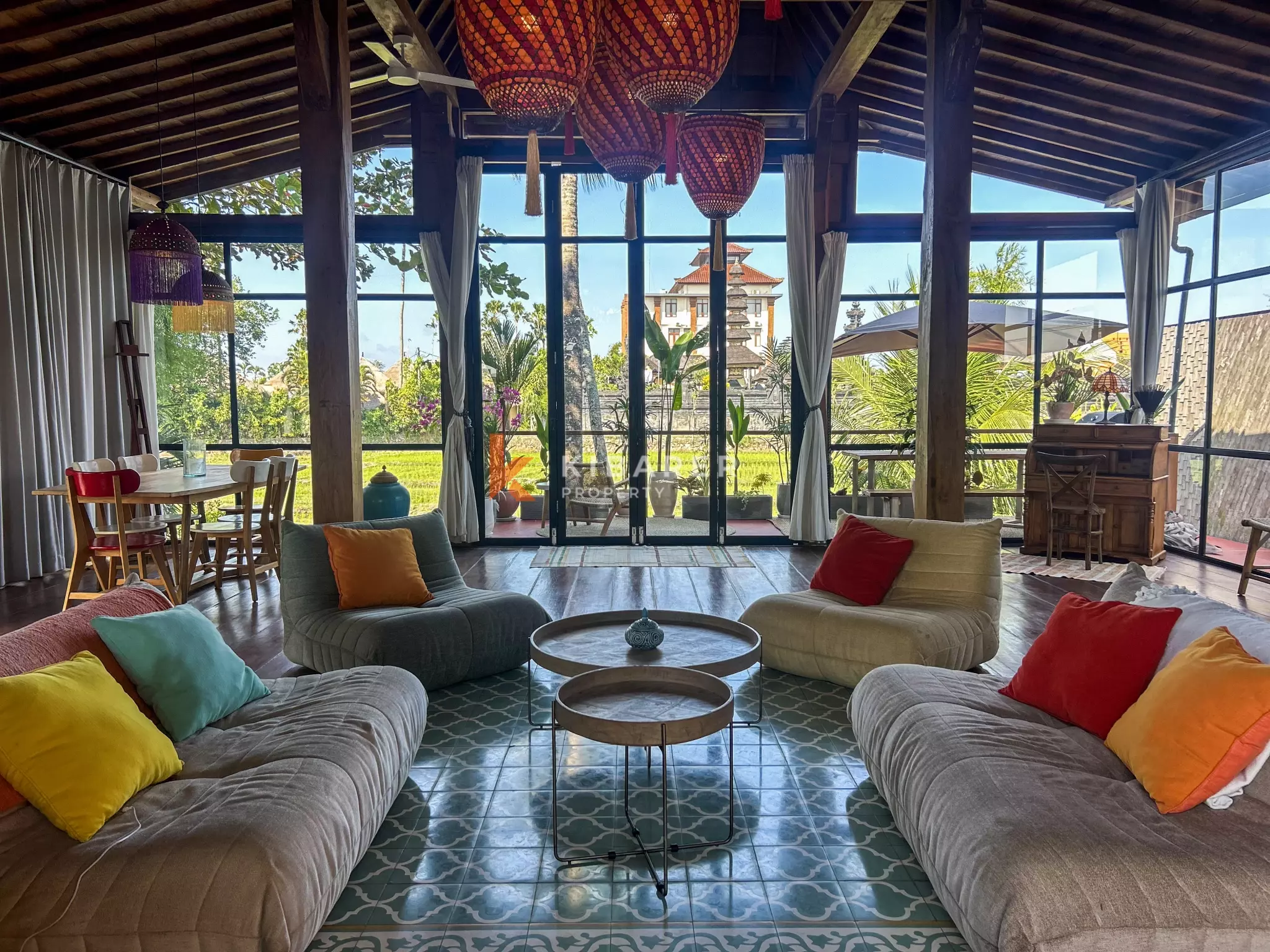 Élégante villa tropicale sur deux niveaux avec piscine privée à Seseh