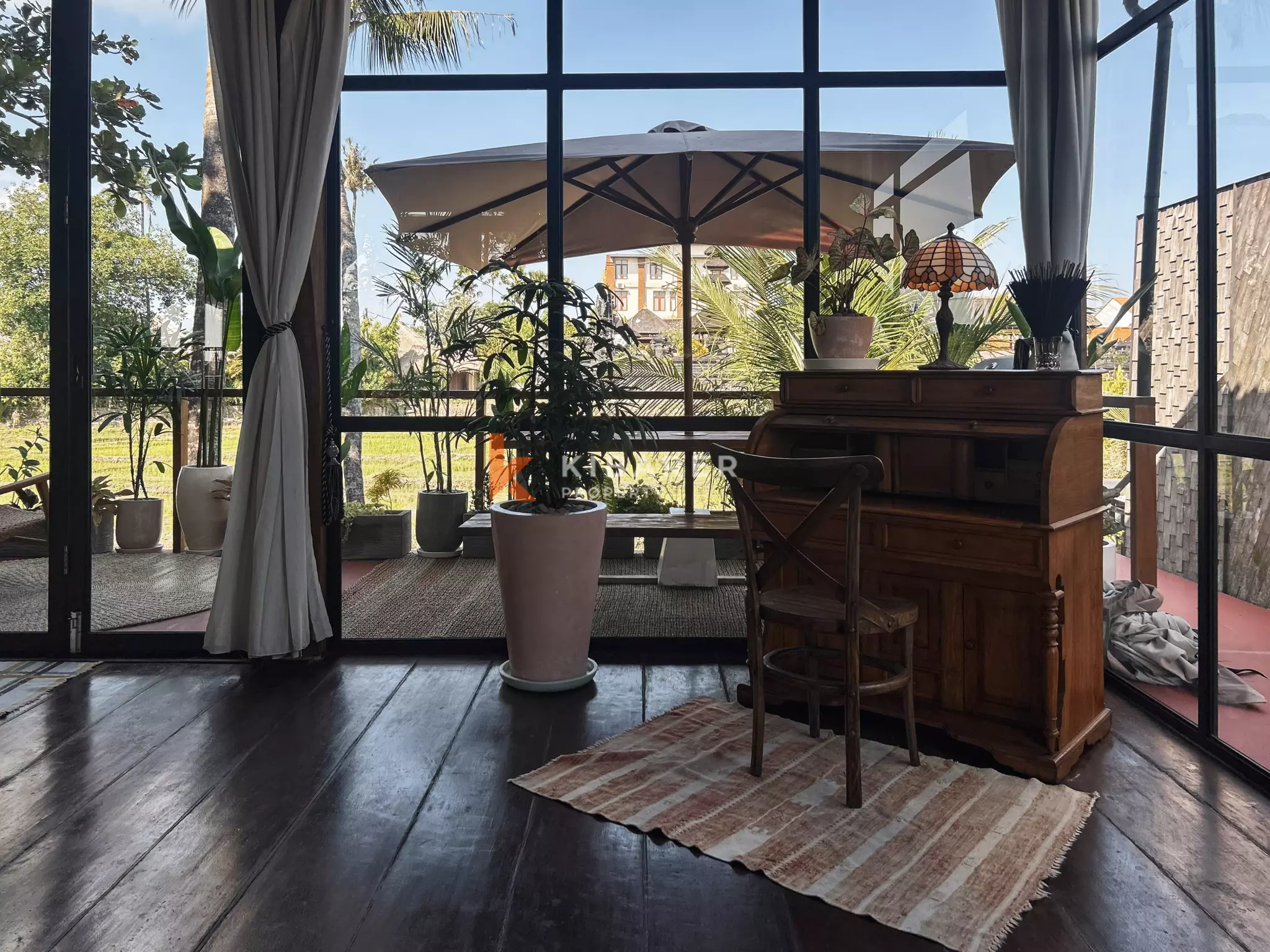 Élégante villa tropicale sur deux niveaux avec piscine privée à Seseh