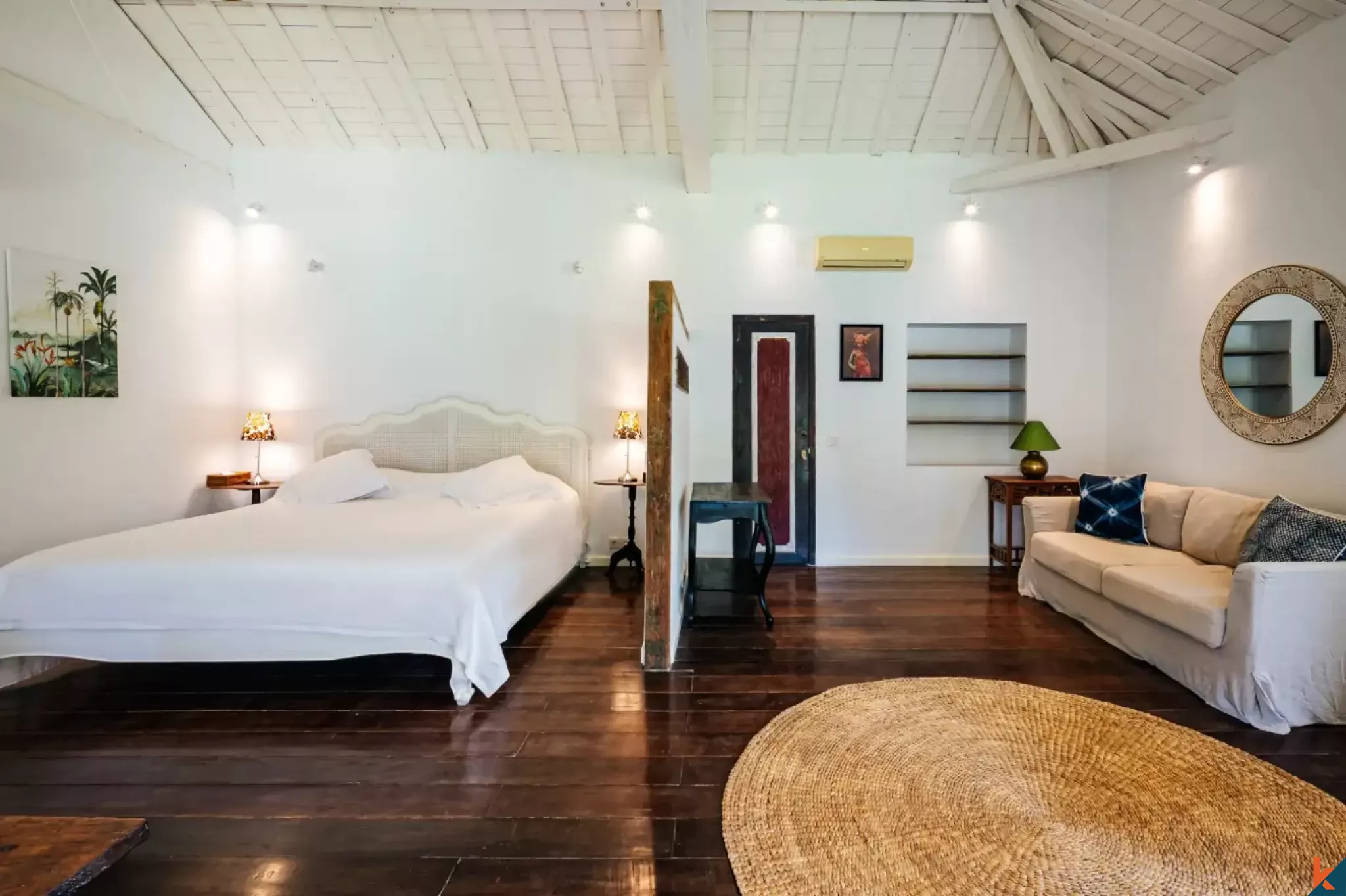 Villa Sewa Berkelas dengan 4 Kamar Tidur di Lokasi Strategis Umalas