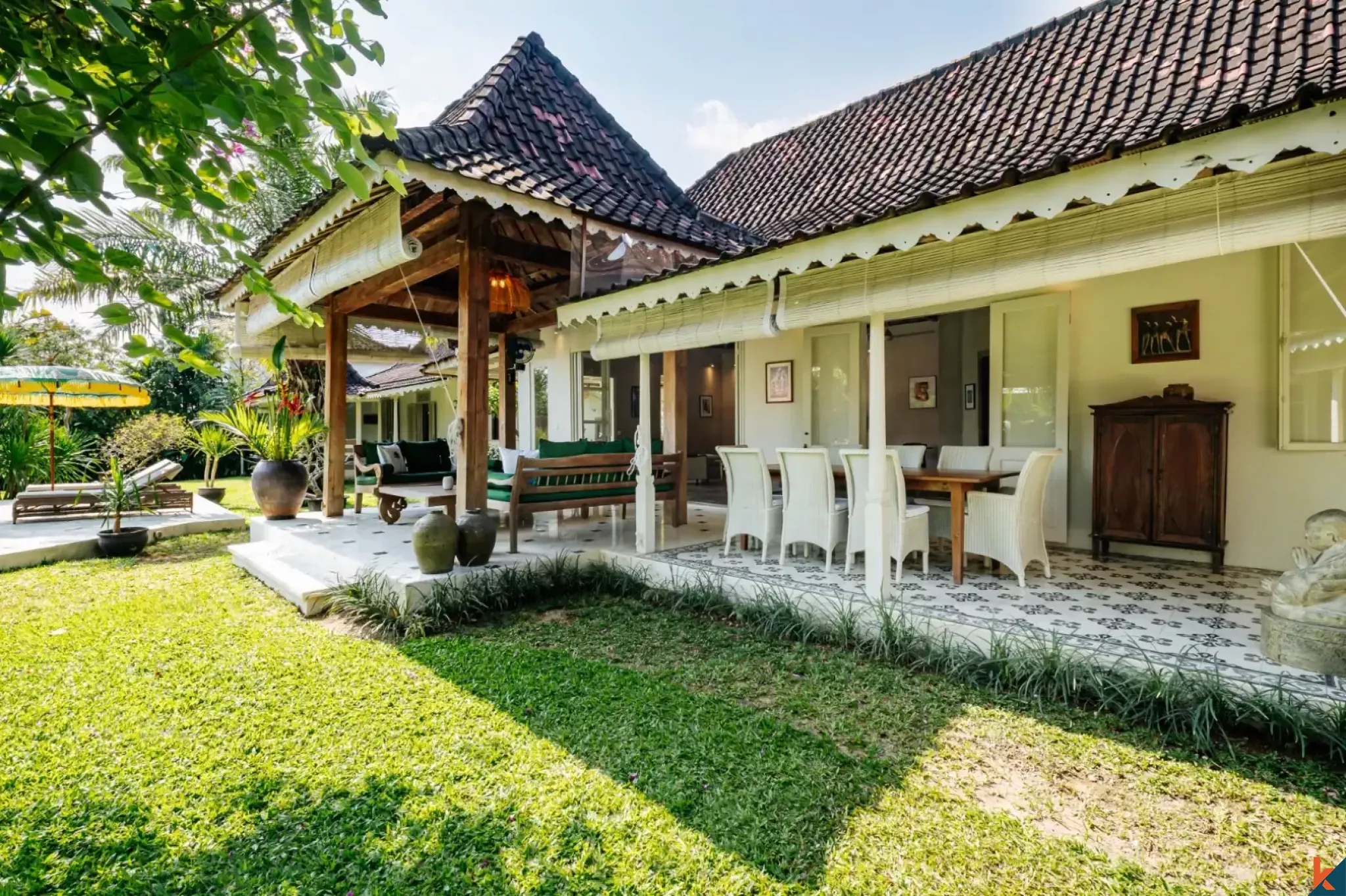 Villa Sewa Berkelas dengan 4 Kamar Tidur di Lokasi Strategis Umalas