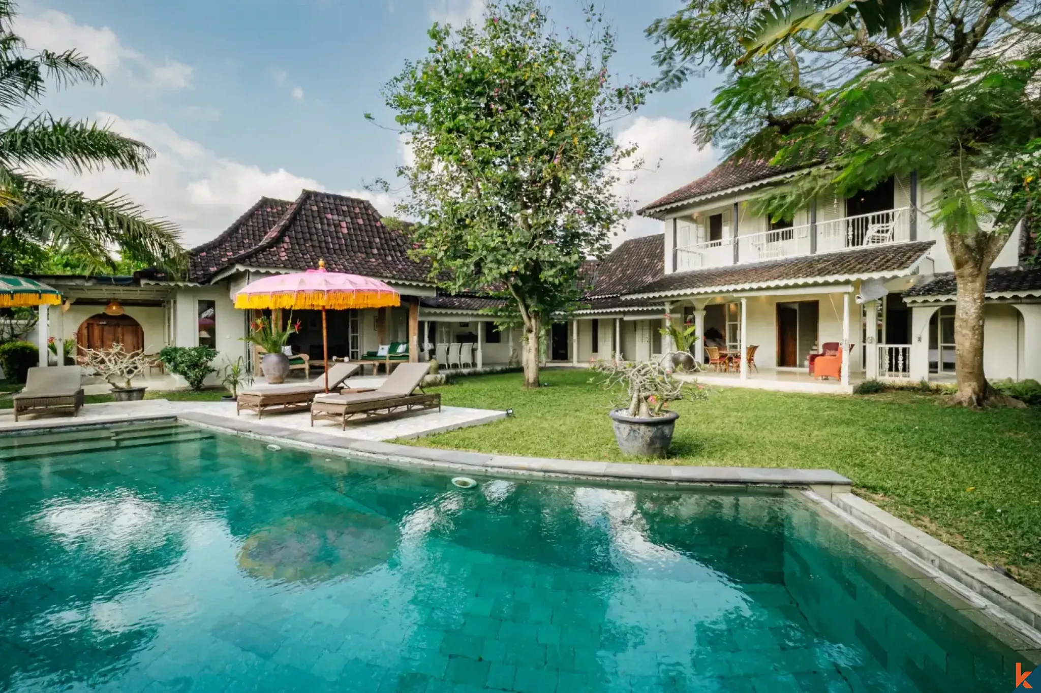 Villa Sewa Berkelas dengan 4 Kamar Tidur di Lokasi Strategis Umalas