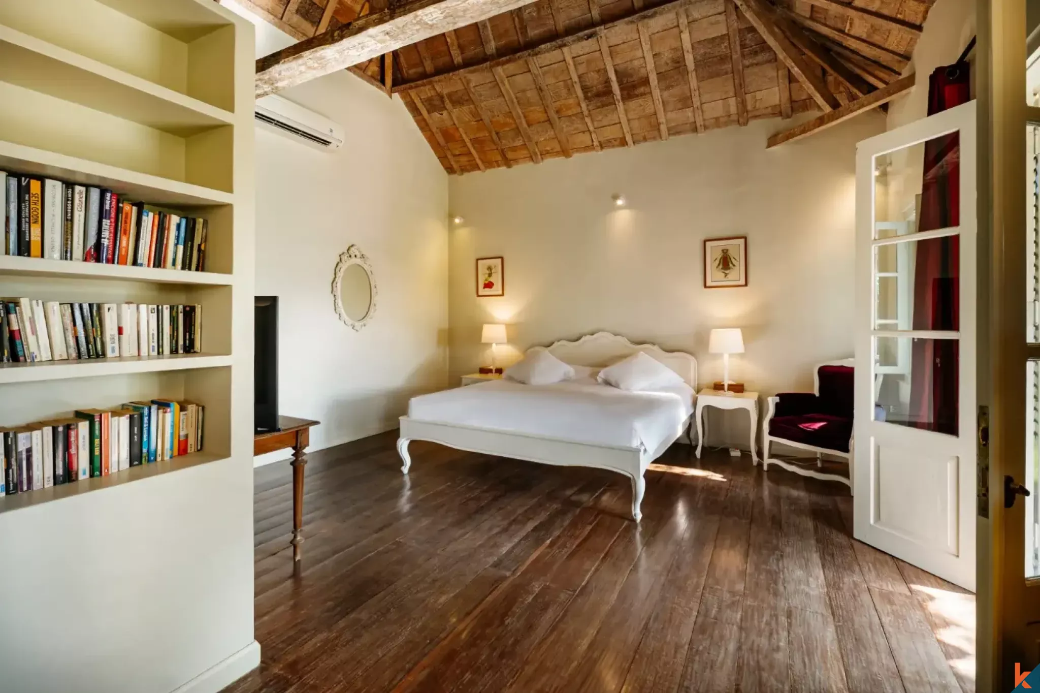 Villa Sewa Berkelas dengan 4 Kamar Tidur di Lokasi Strategis Umalas