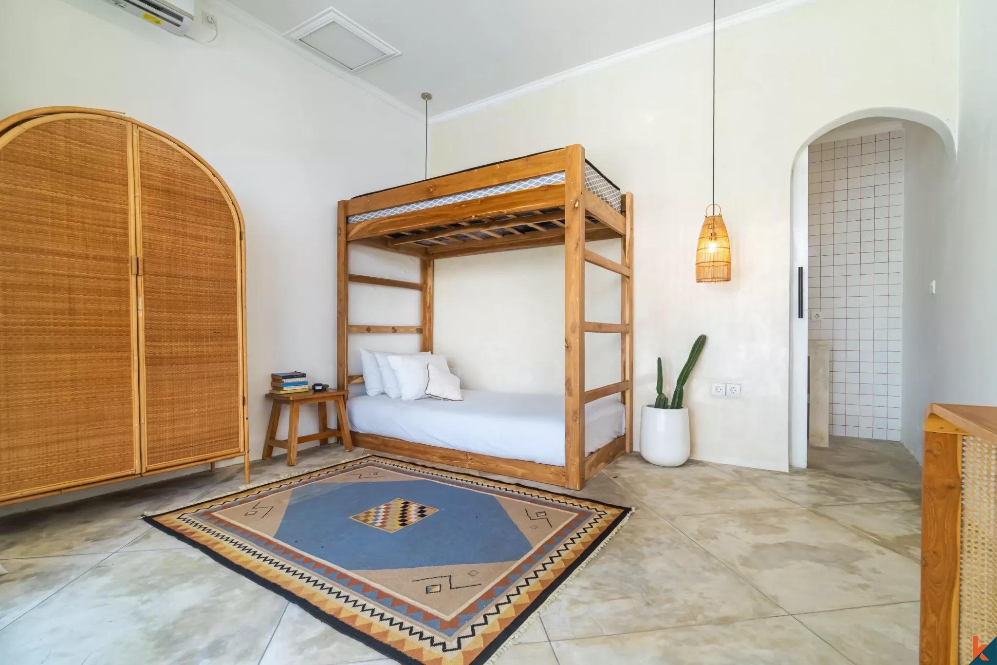 Vila 2 Kamar Tidur Bergaya dengan Kolam Renang Pribadi di Tibubeneng