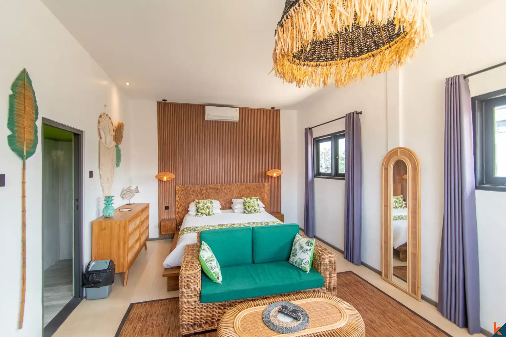 Properti Tradisional Empat Kamar Tidur dengan Hak Sewa Jangka Panjang yang Langka di Pusat Seminyak