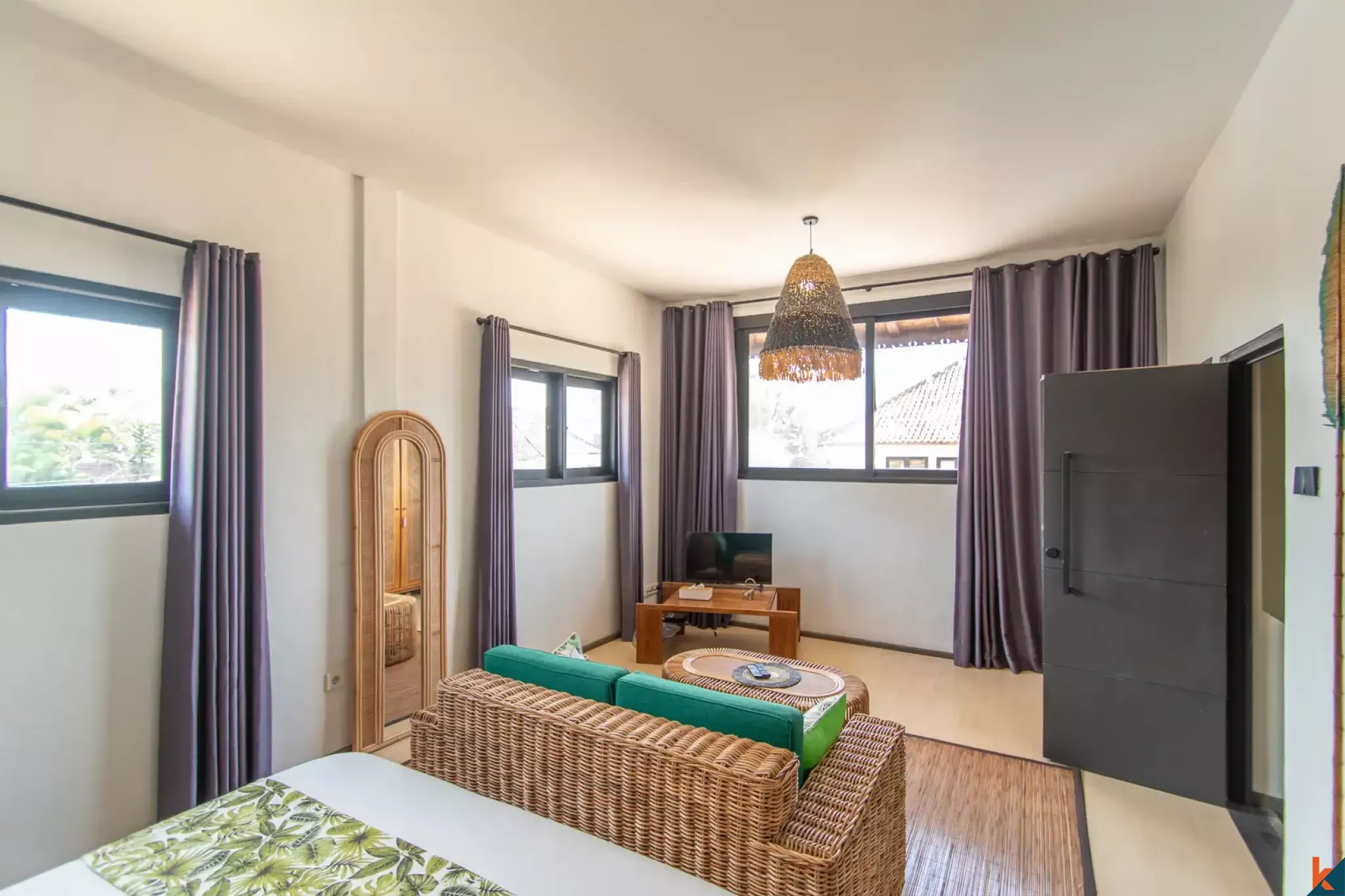 Properti Tradisional Empat Kamar Tidur dengan Hak Sewa Jangka Panjang yang Langka di Pusat Seminyak