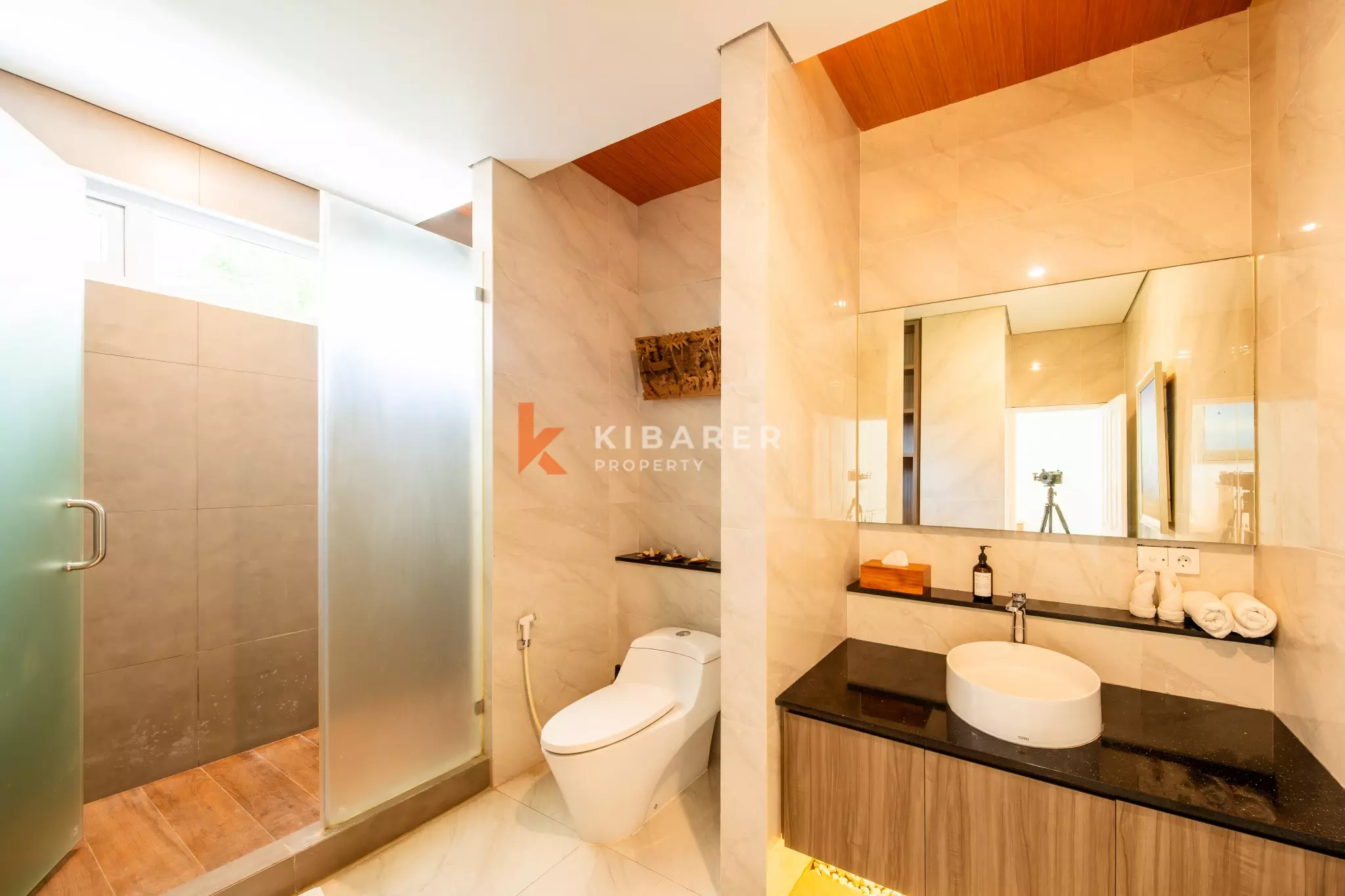 Elegant Four-Bedroom Tropical Villa with Private Pool and Lush Garden in Batu Belig