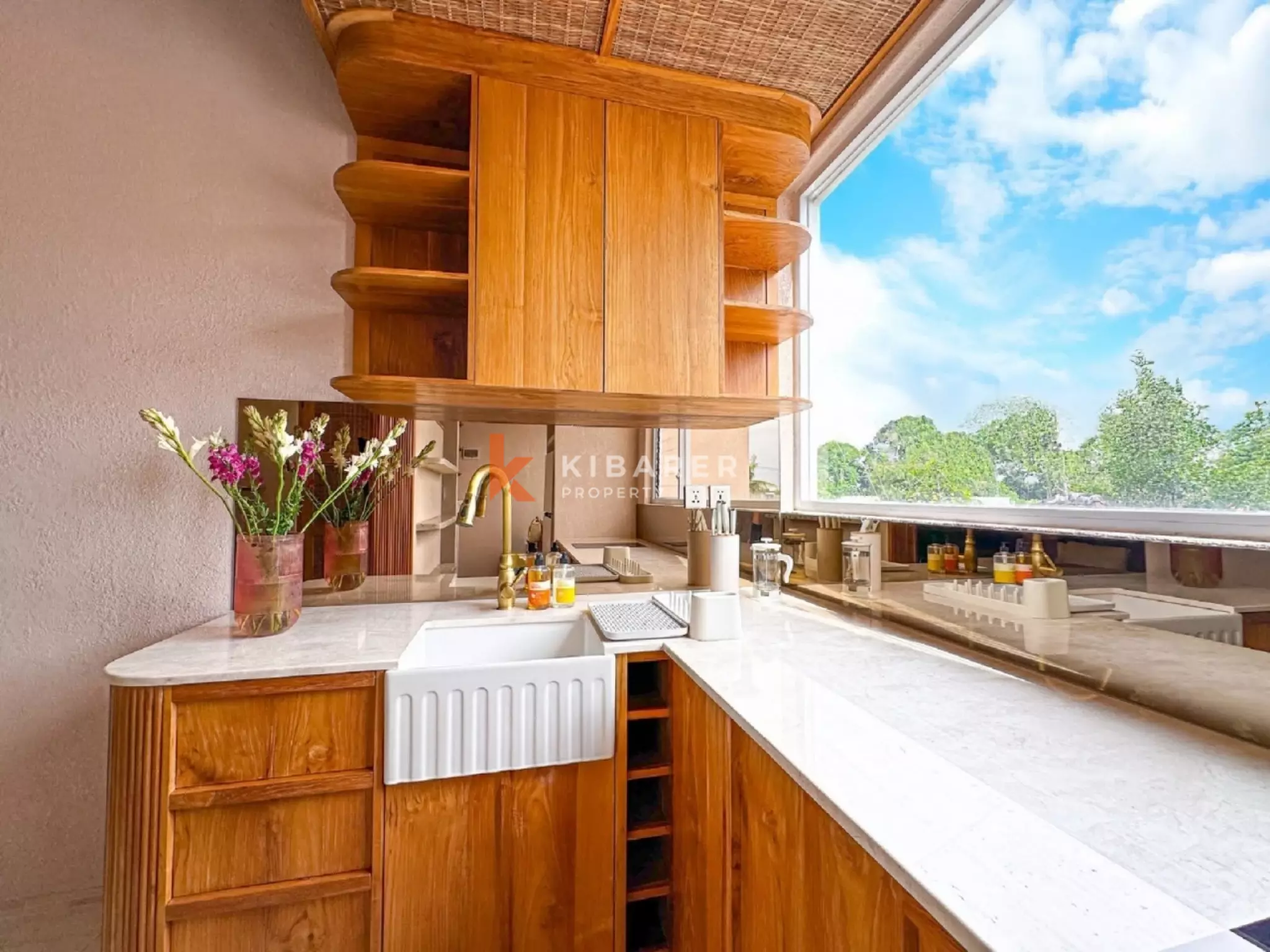 Detailed Modern Design One-Bedroom Apartment in Tumbak Bayuh