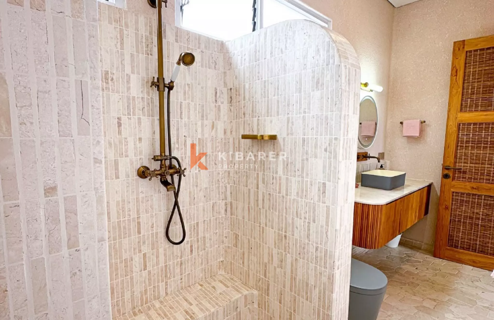 Detailed Modern Design One-Bedroom Apartment in Tumbak Bayuh