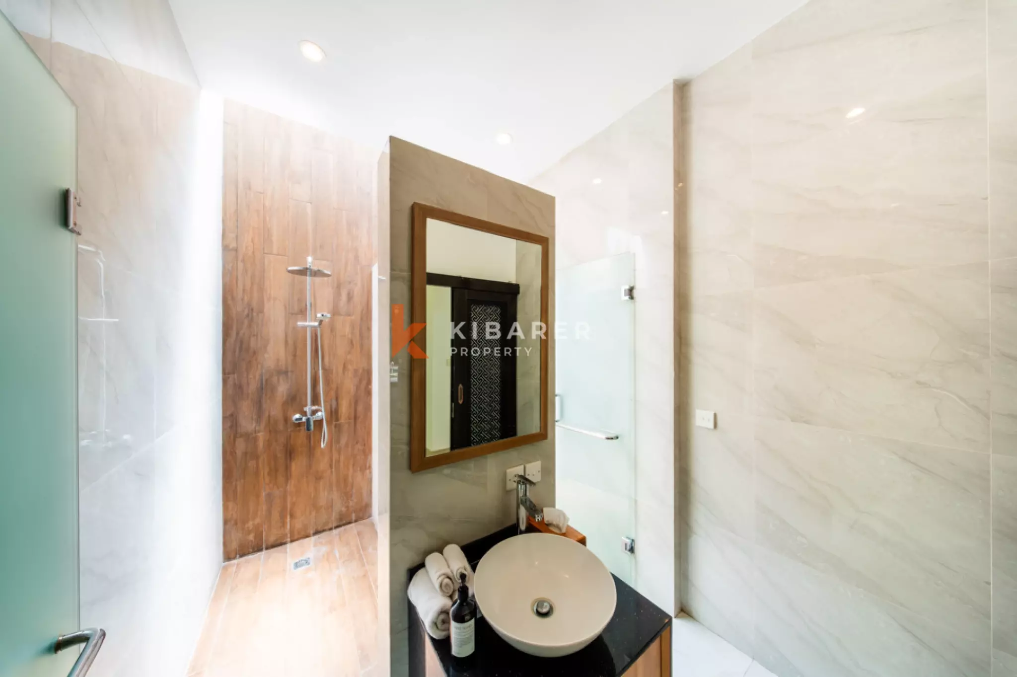 Elegant Four-Bedroom Tropical Villa with Private Pool and Lush Garden in Batu Belig