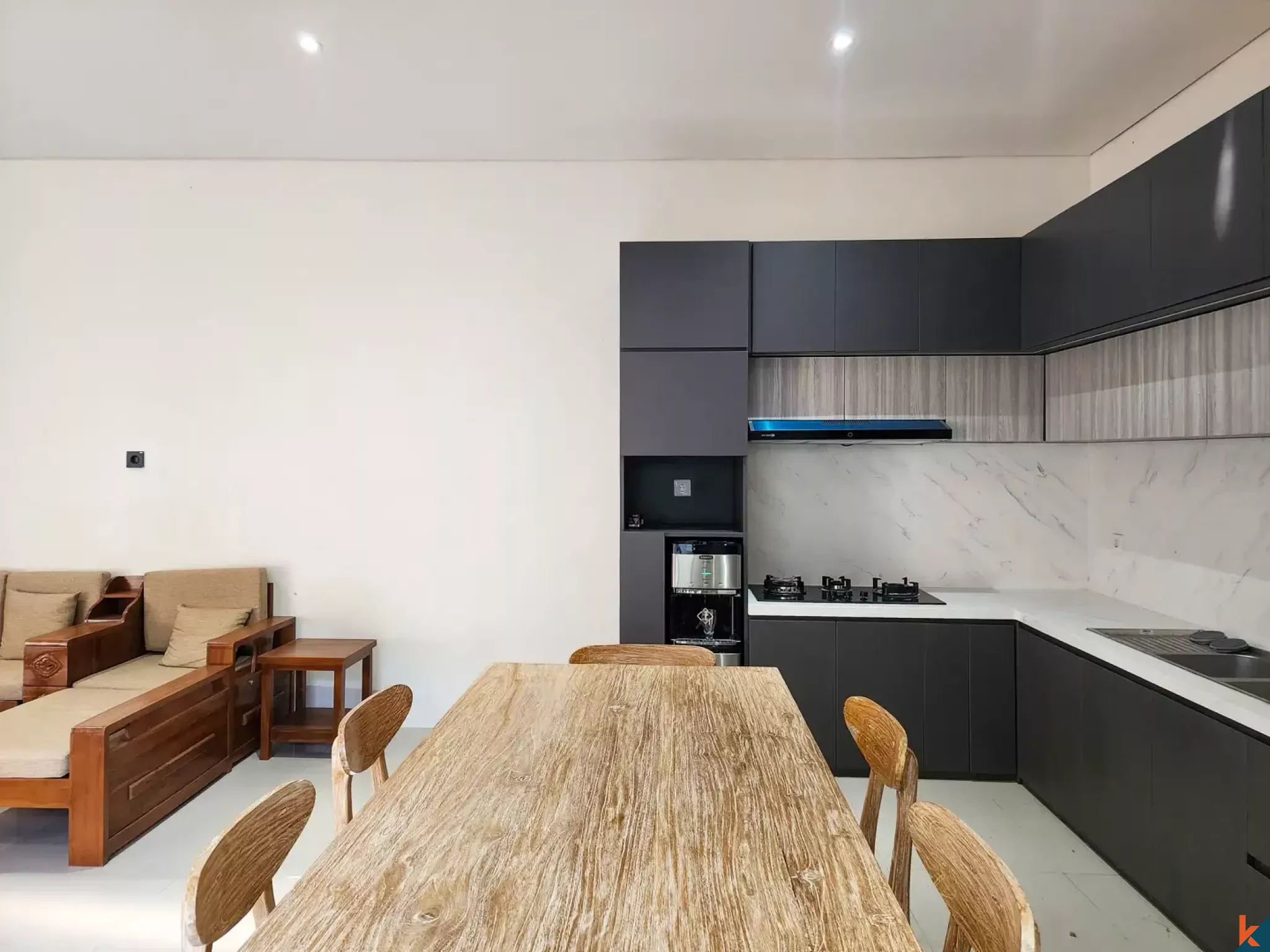 New Freehold Three Bedrooms Townhouse for Sale in Residential Area of Munggu