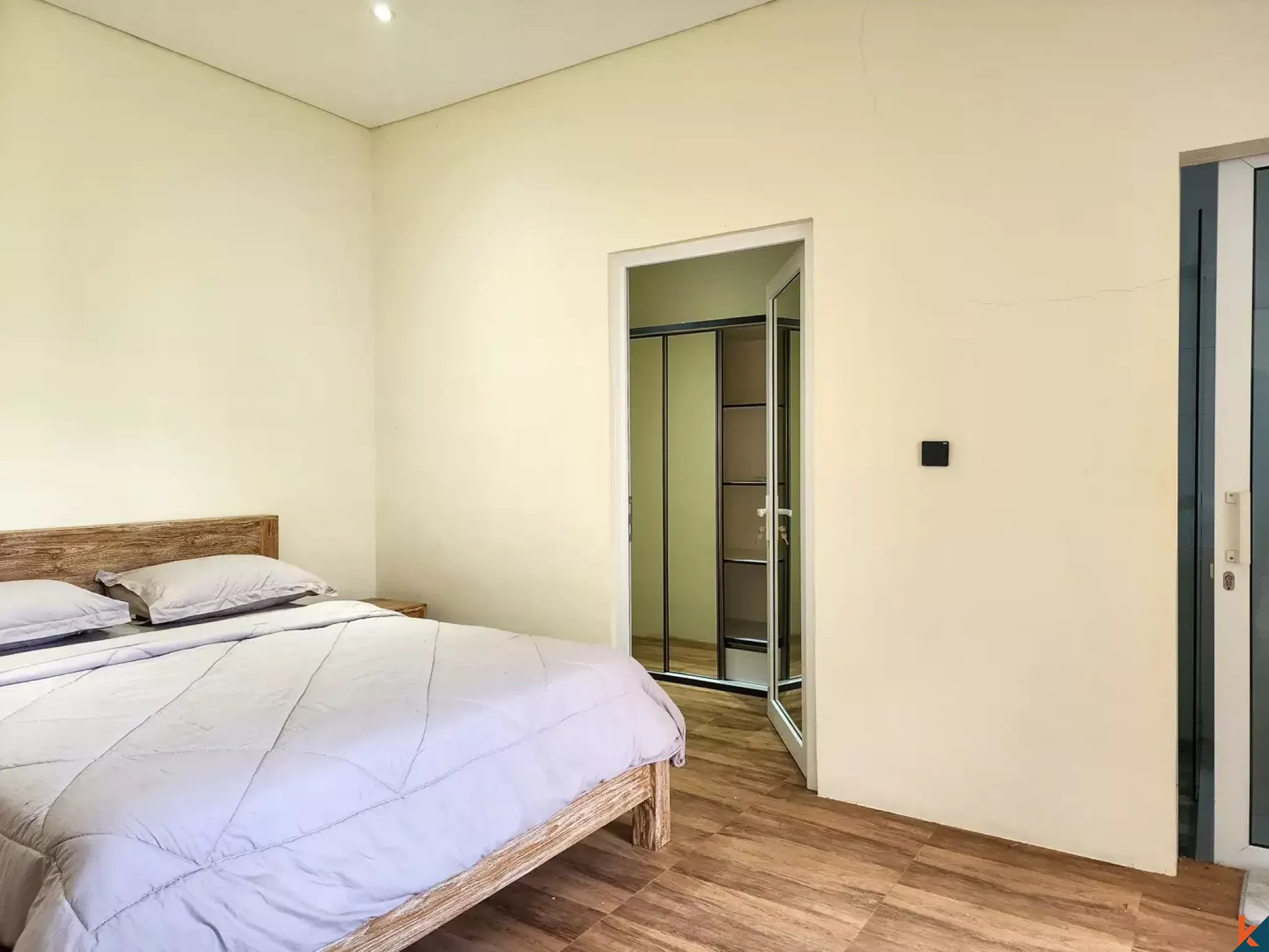 New Freehold Three Bedrooms Townhouse for Sale in Residential Area of Munggu