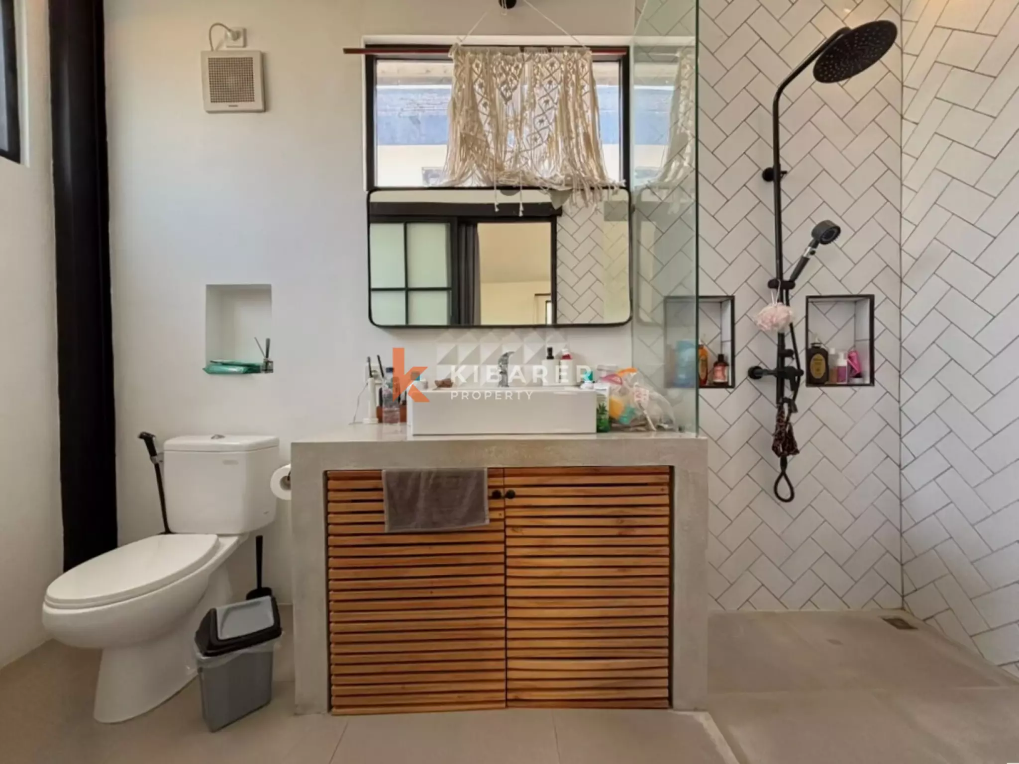 Modern Designer One Bedroom Villa with Plunge Pool in Tumbak Bayuh