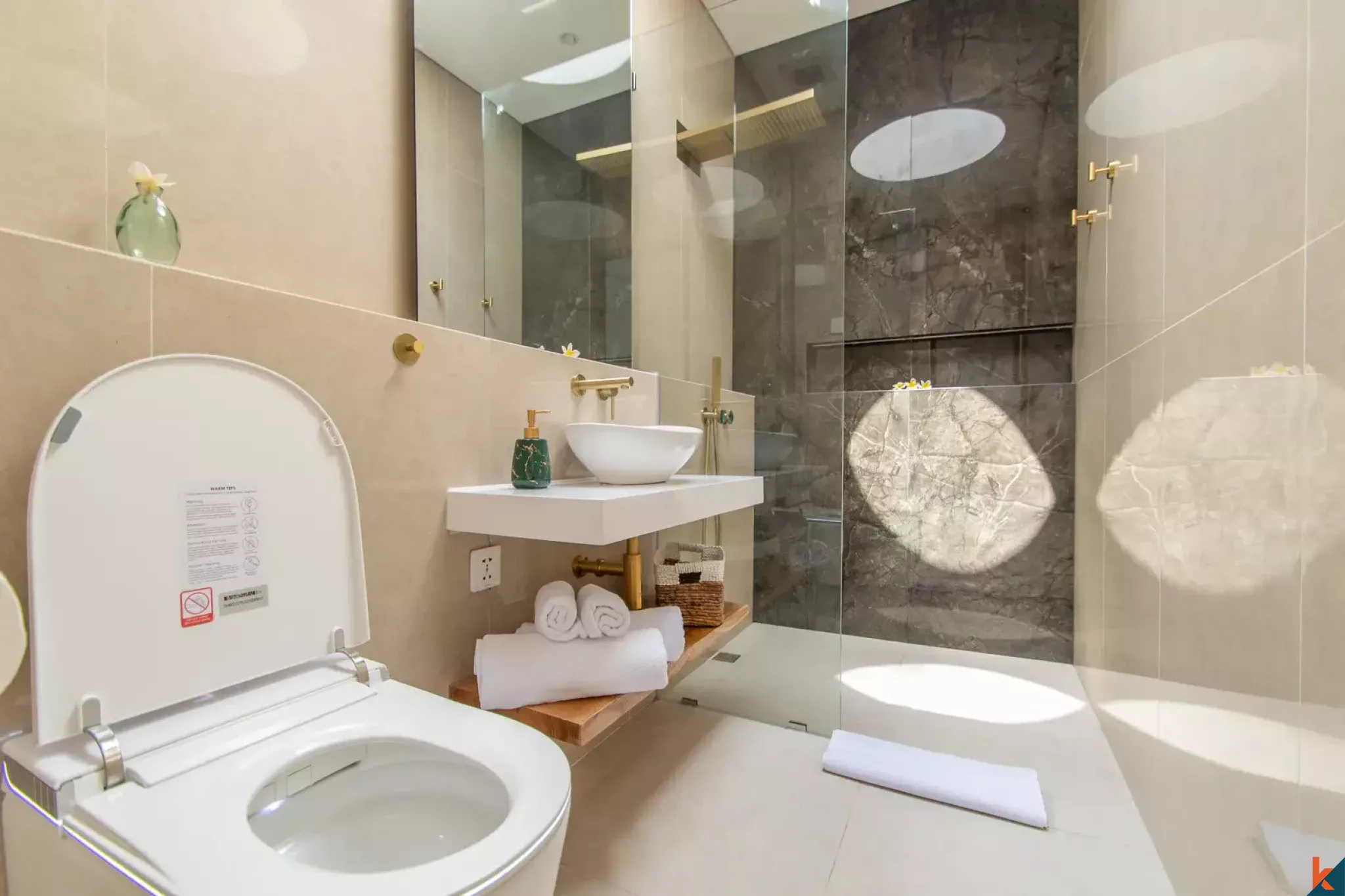 Vila Sewa Dua Kamar Tidur Elegan yang Baru di Lokasi Utama Sanur