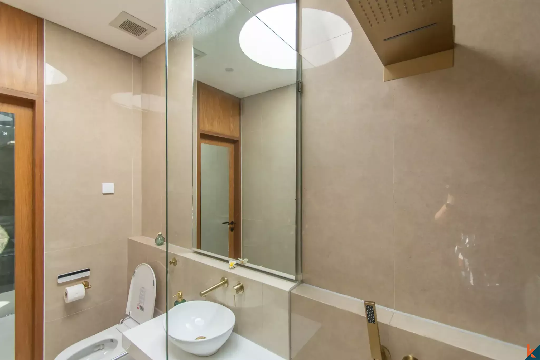 Vila Sewa Dua Kamar Tidur Elegan yang Baru di Lokasi Utama Sanur
