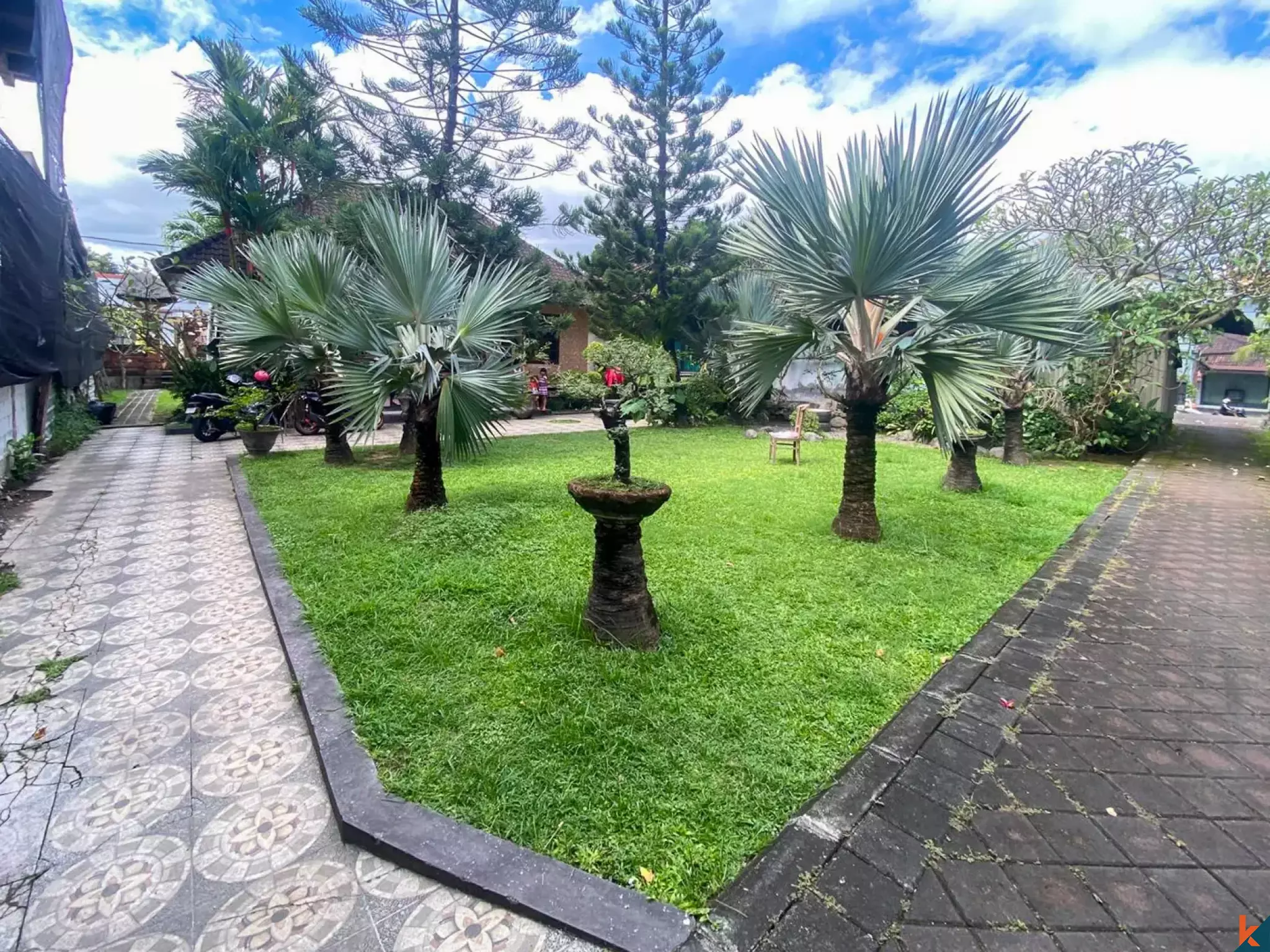 Rare terrain en pleine propriété dans le quartier central de Batu Bolong