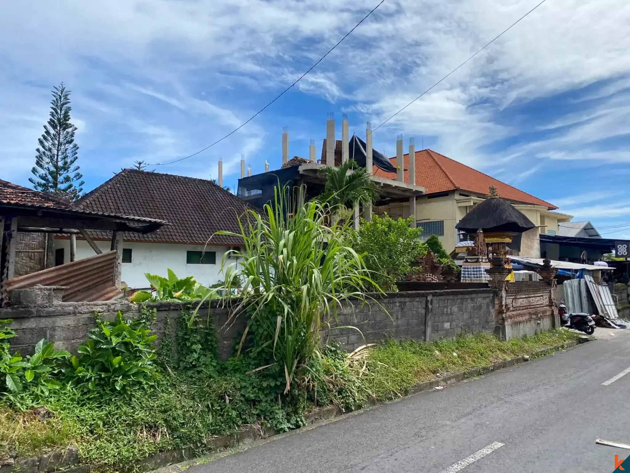 Rare terrain en pleine propriété dans le quartier central de Batu Bolong