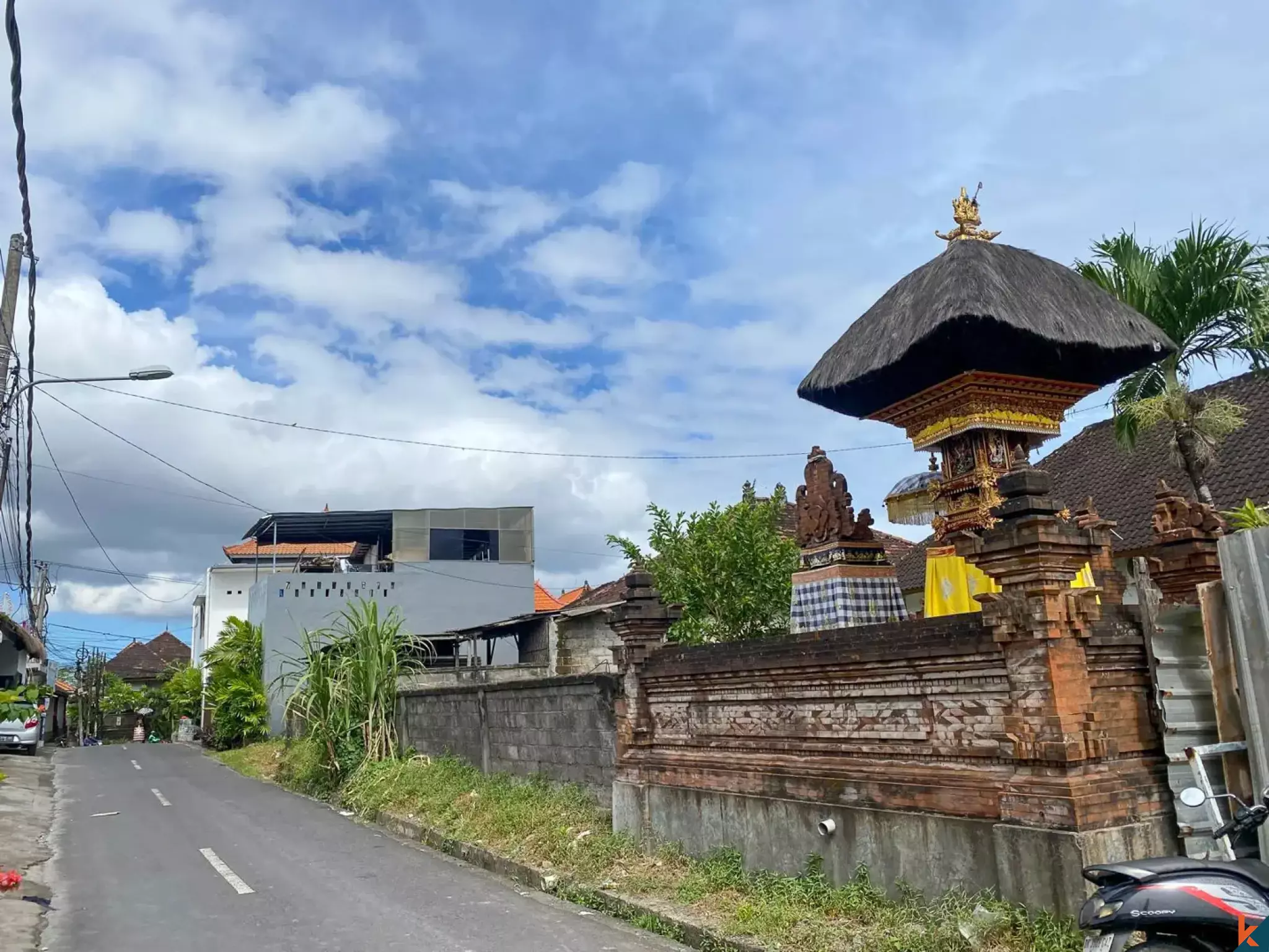 Rare terrain en pleine propriété dans le quartier central de Batu Bolong
