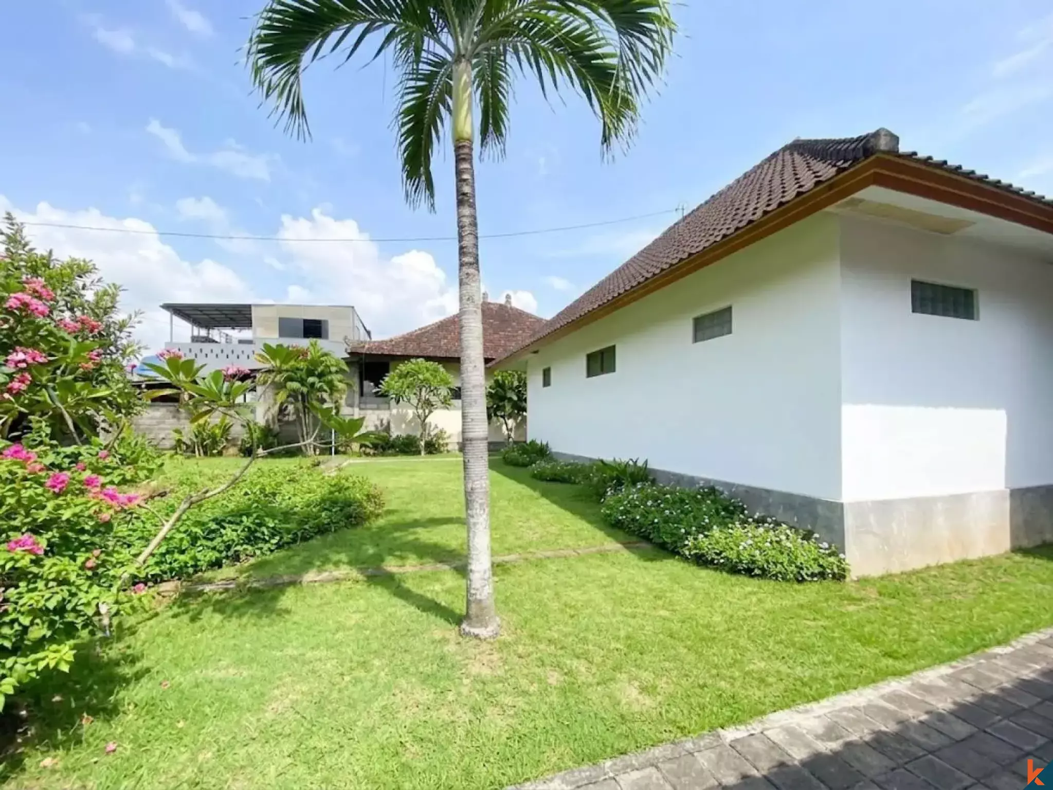 Rare terrain en pleine propriété dans le quartier central de Batu Bolong