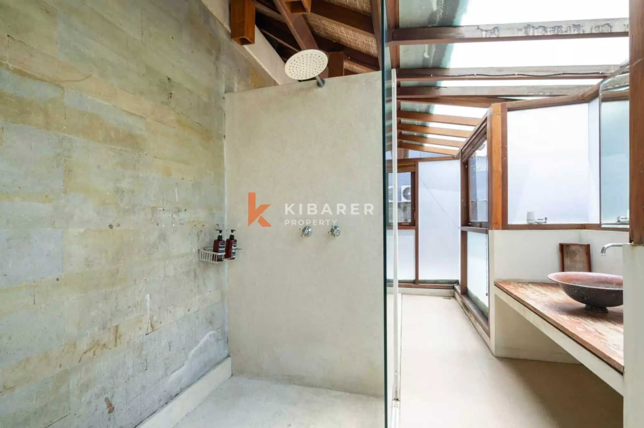 Elegant Tropical Sanctuary – Spacious Four Bedroom Villa in Ungasan