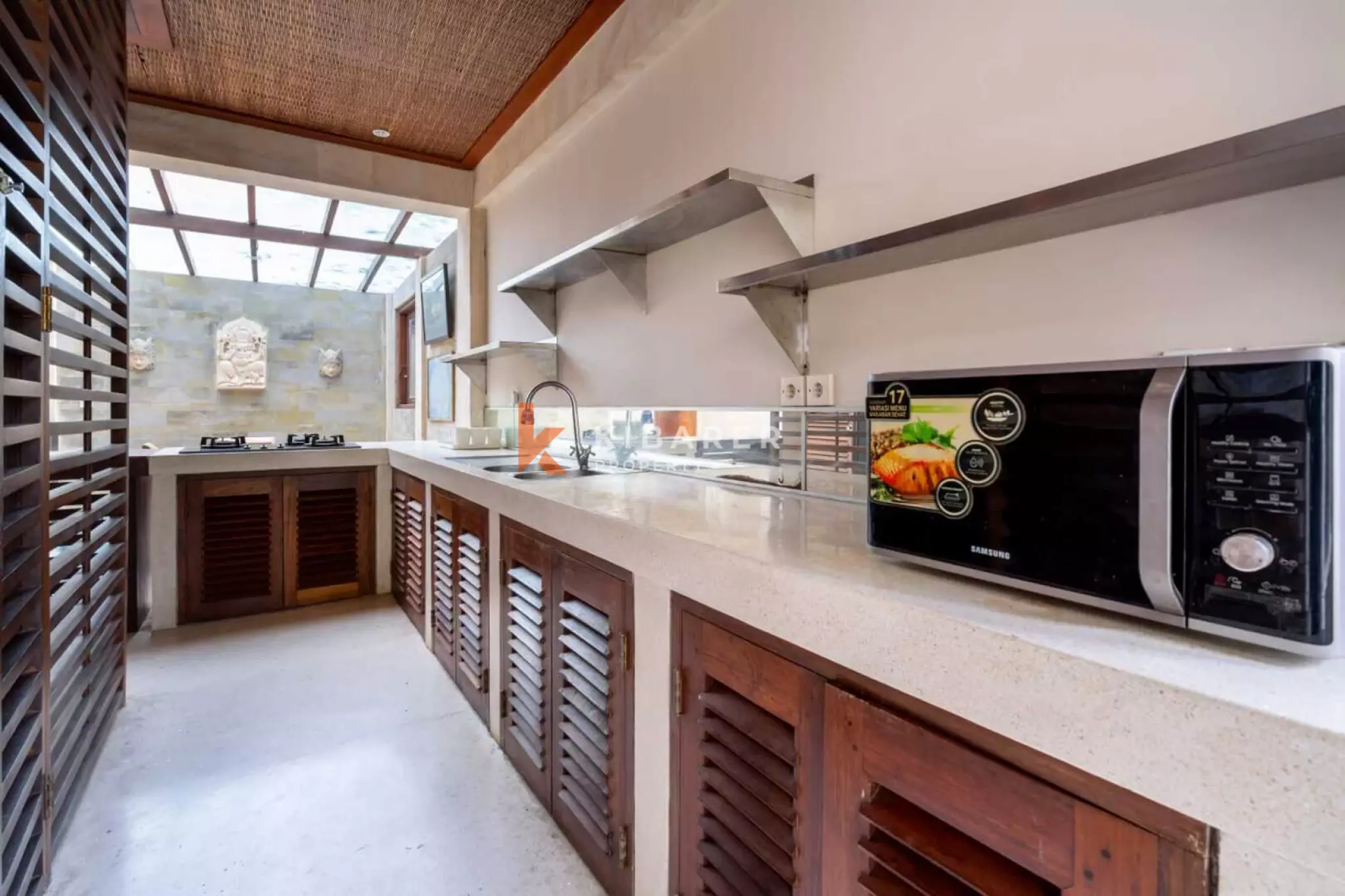Elegant Tropical Sanctuary – Spacious Four Bedroom Villa in Ungasan