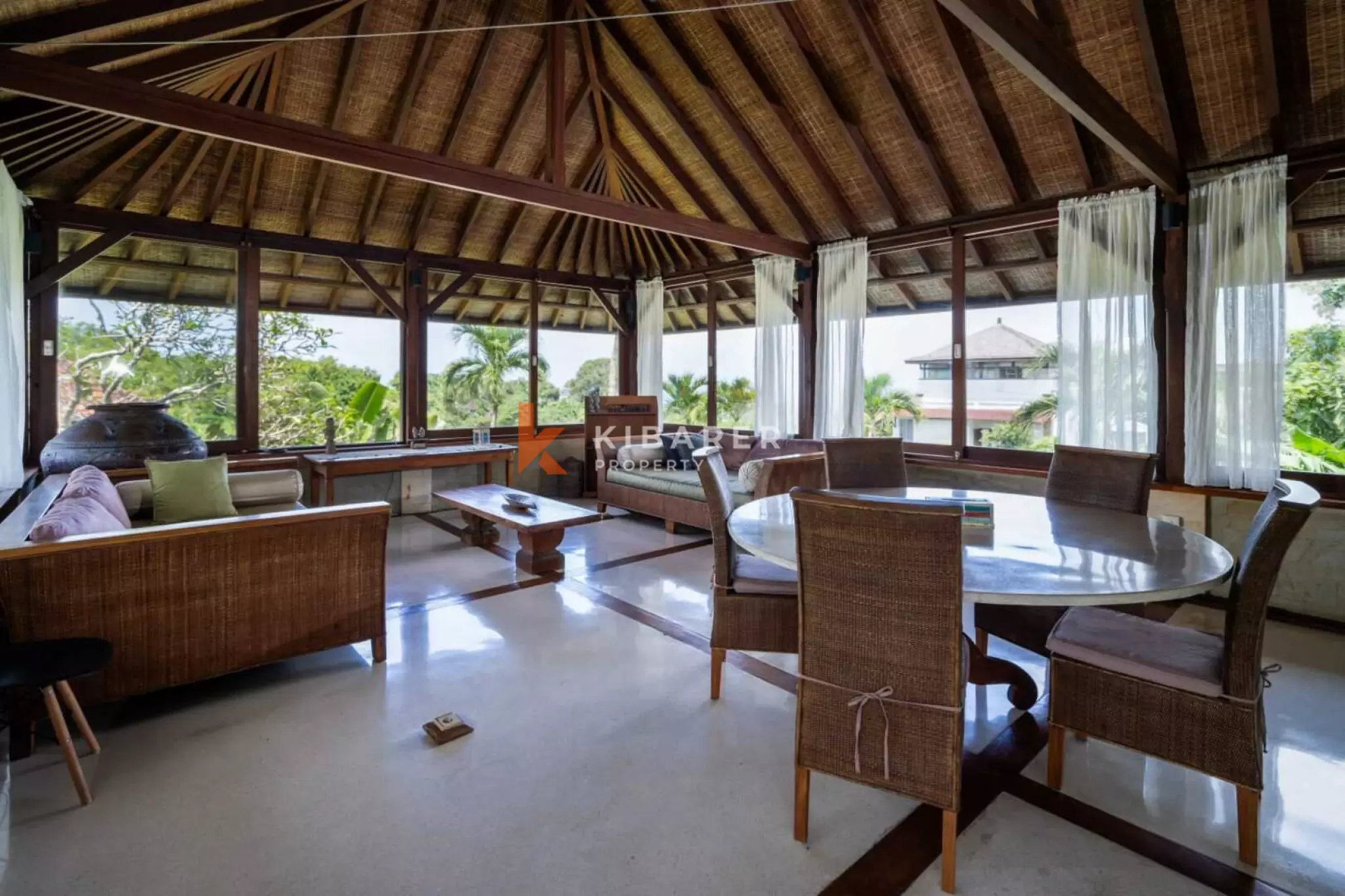Elegant Tropical Sanctuary – Spacious Four Bedroom Villa in Ungasan