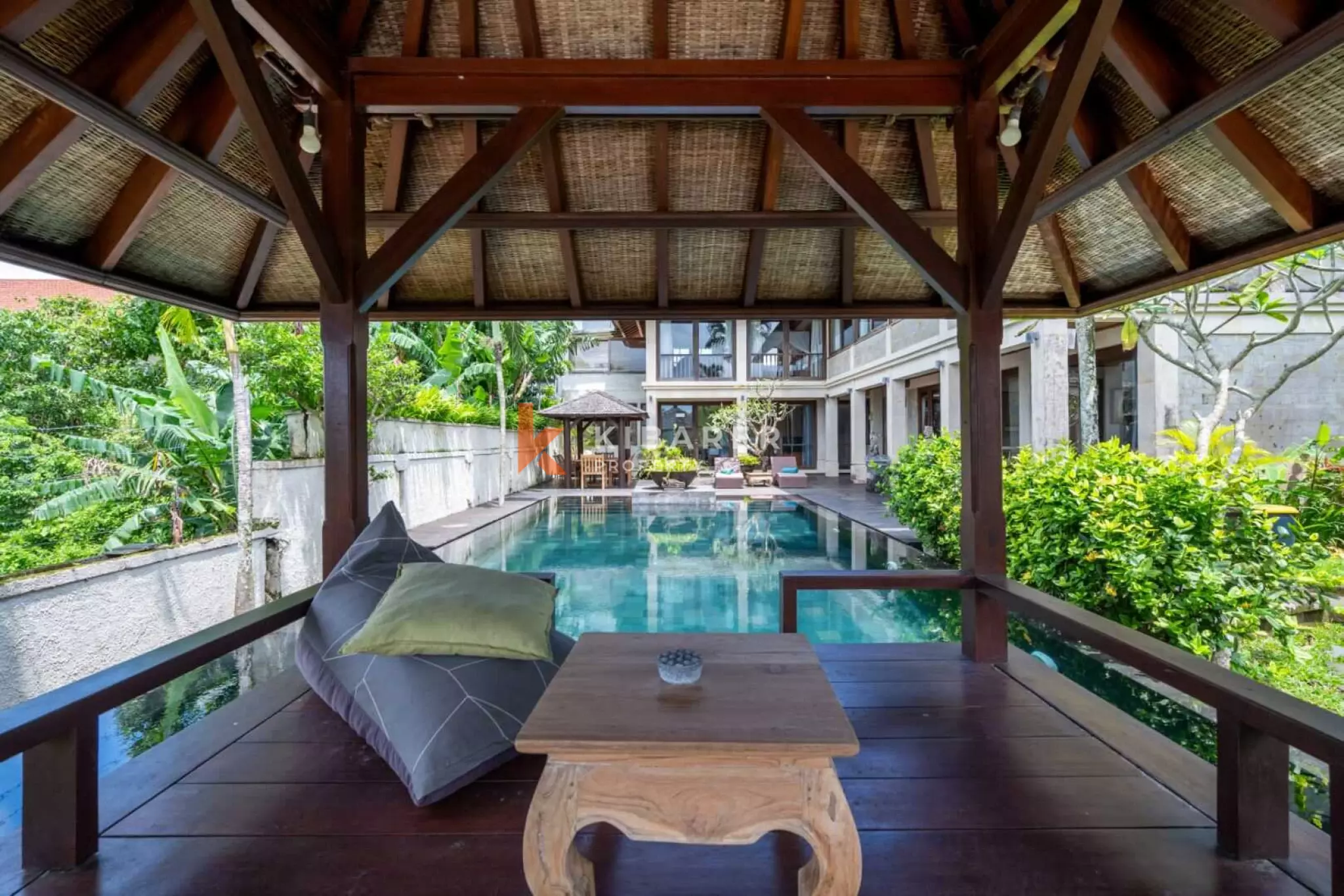 Elegant Tropical Sanctuary – Spacious Four Bedroom Villa in Ungasan