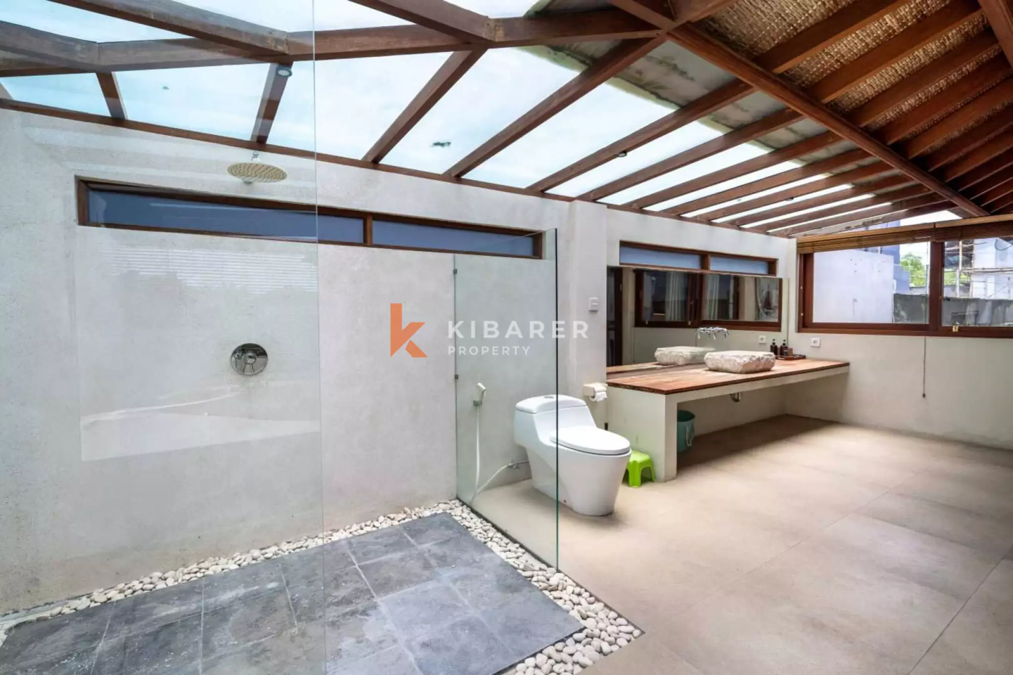 Elegant Tropical Sanctuary – Spacious Four Bedroom Villa in Ungasan