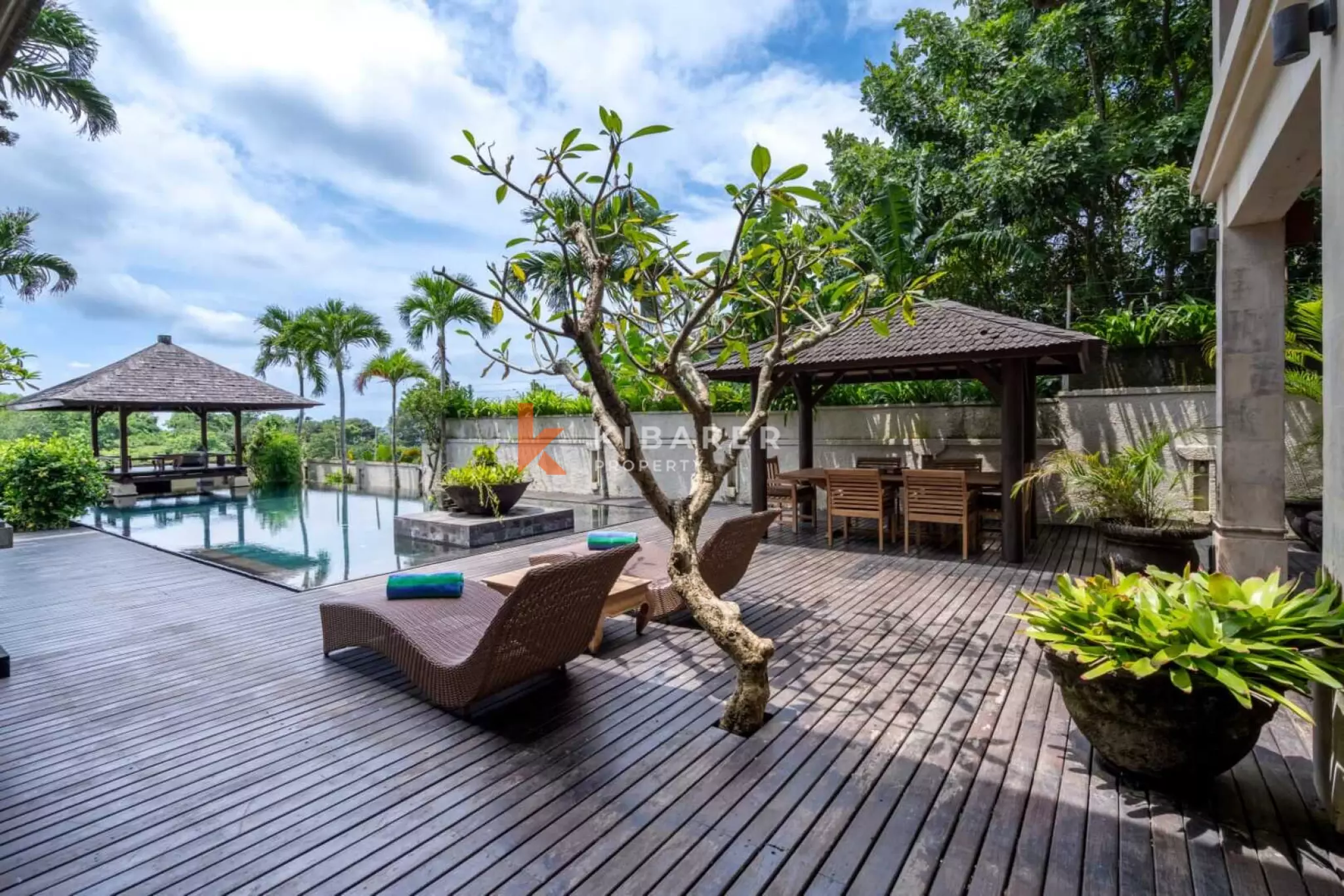 Elegant Tropical Sanctuary – Spacious Four Bedroom Villa in Ungasan