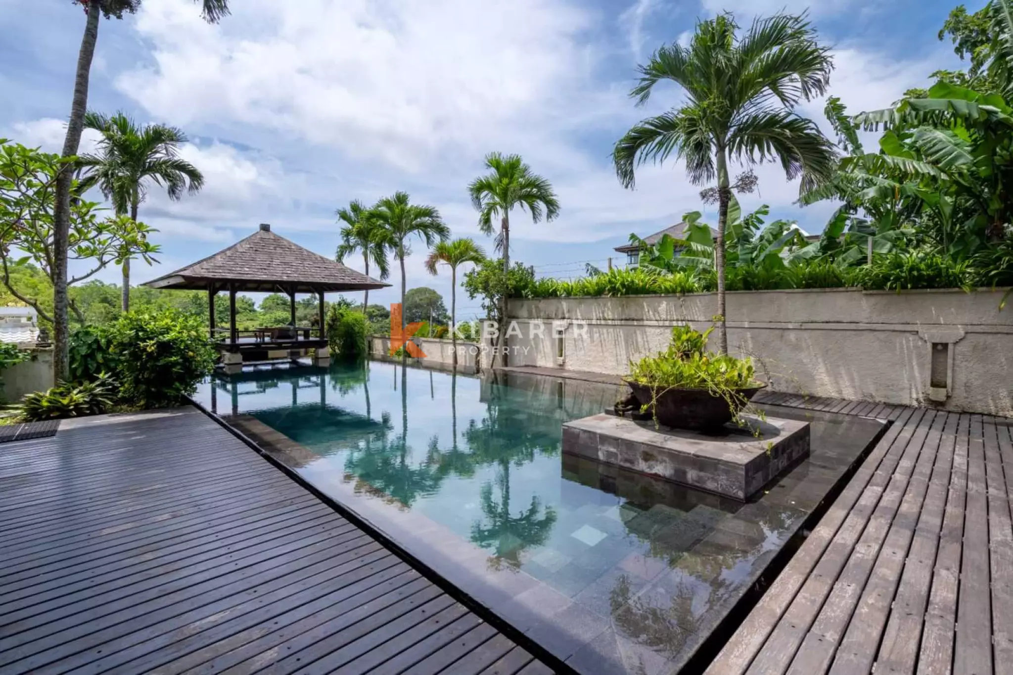 Elegant Tropical Sanctuary – Spacious Four Bedroom Villa in Ungasan