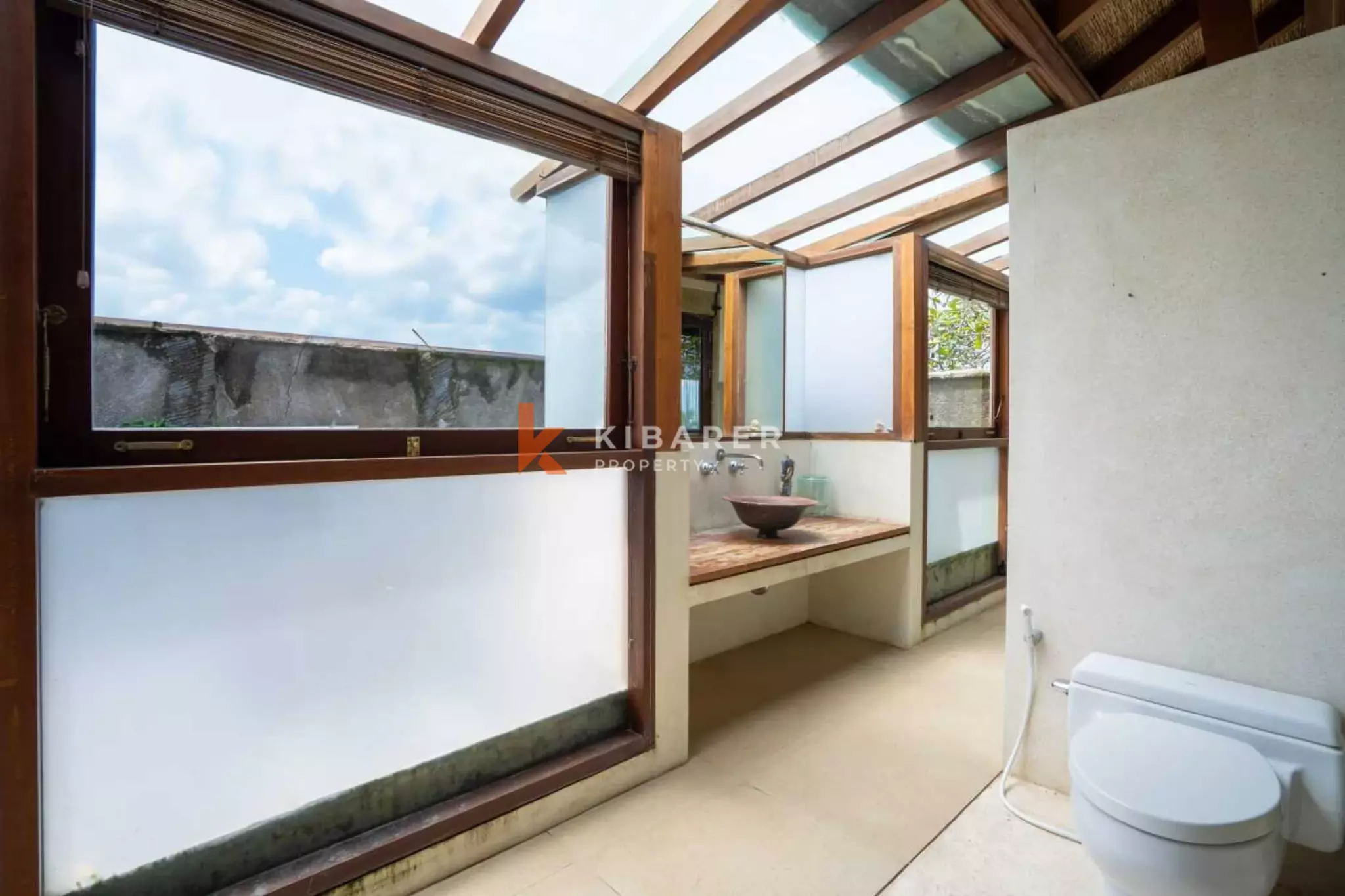Elegant Tropical Sanctuary – Spacious Four Bedroom Villa in Ungasan
