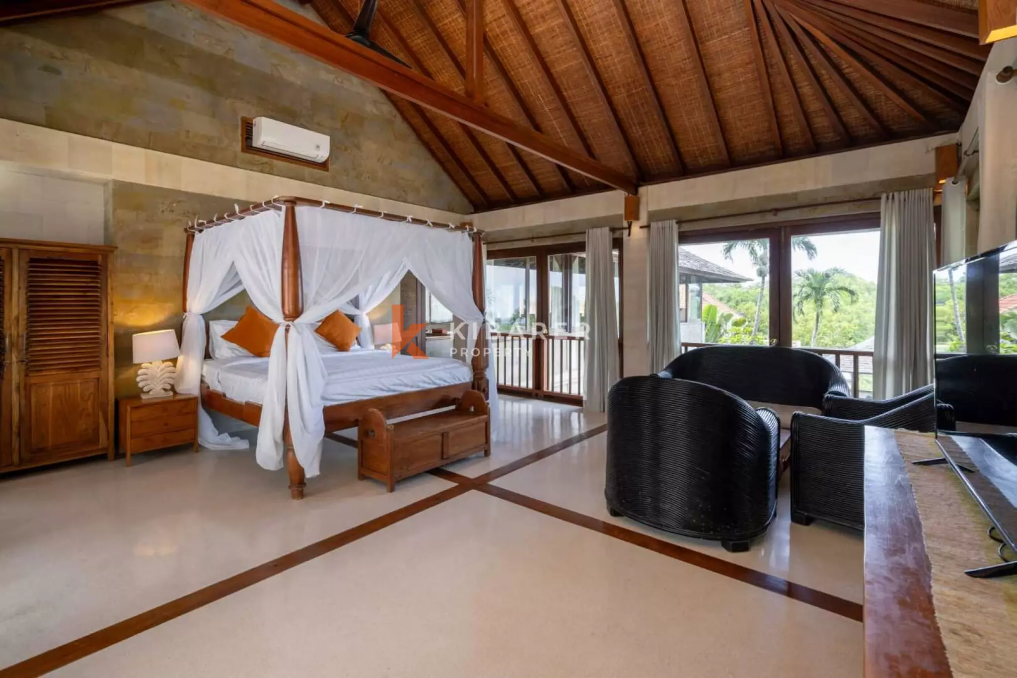 Elegant Tropical Sanctuary – Spacious Four Bedroom Villa in Ungasan